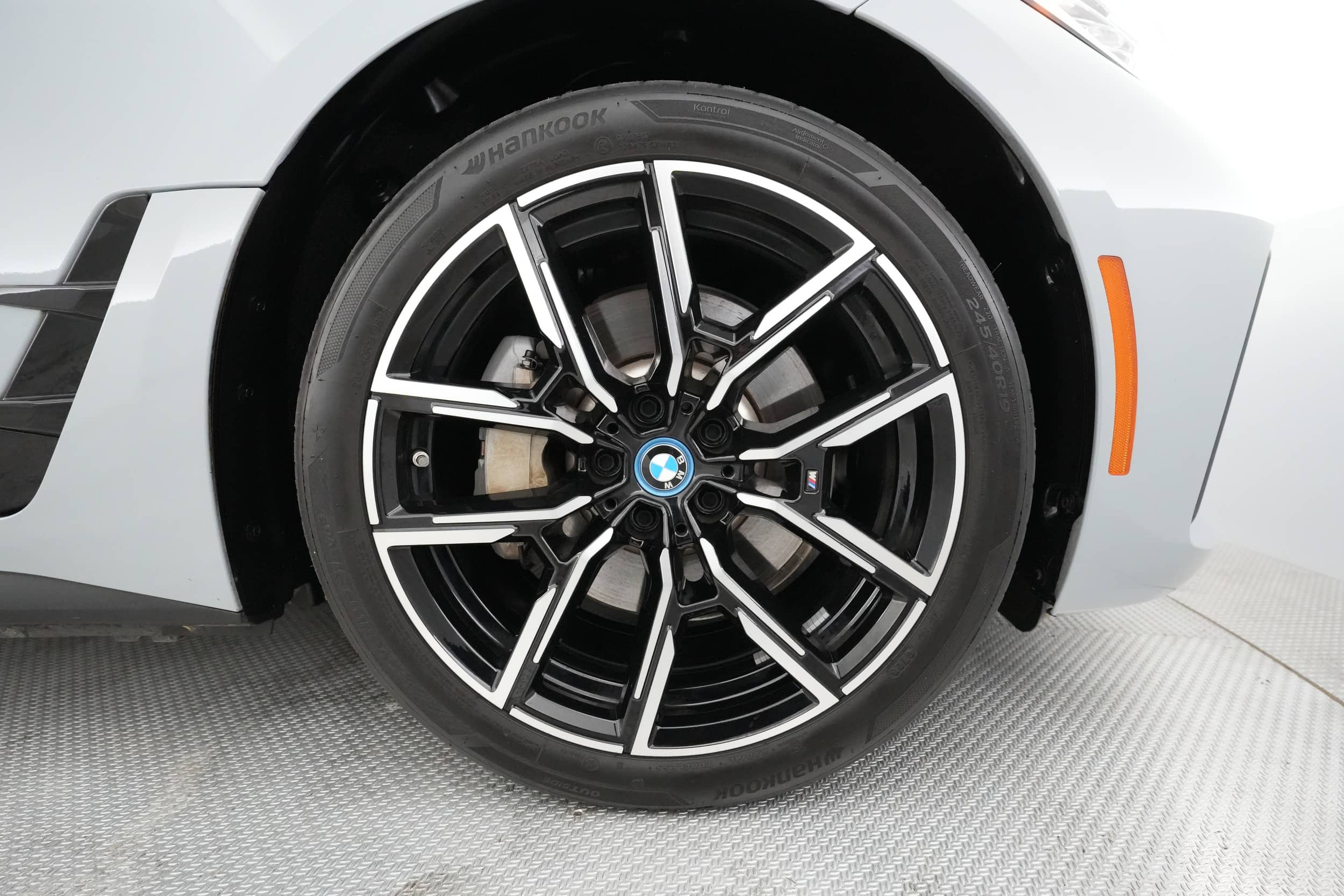 EverCars Co. vehicle image 13 for BMW i4 -  eDrive35 on EverCars Co.