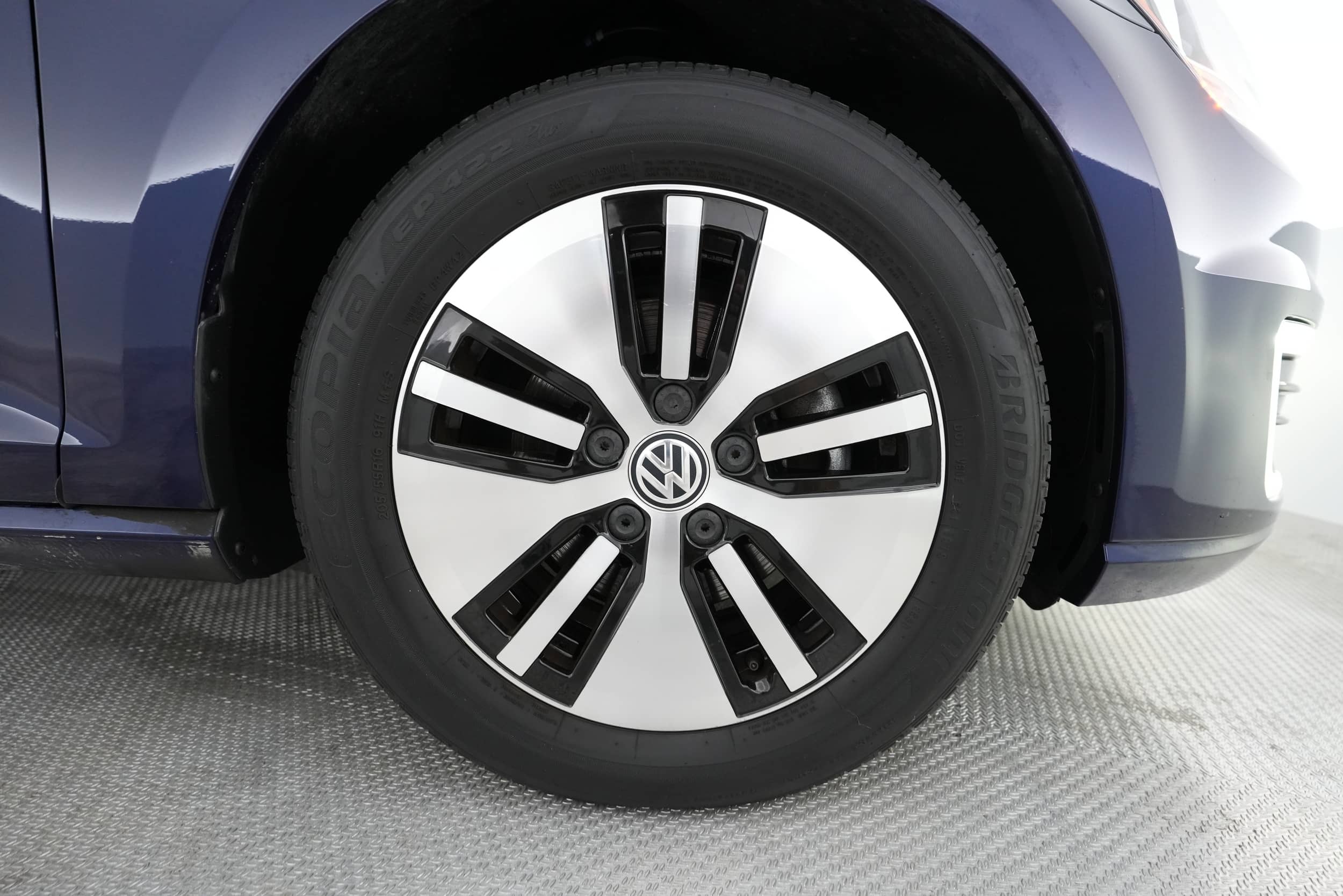 EverCars Co. vehicle image 13 for Volkswagen e-Golf -  SE on EverCars Co.