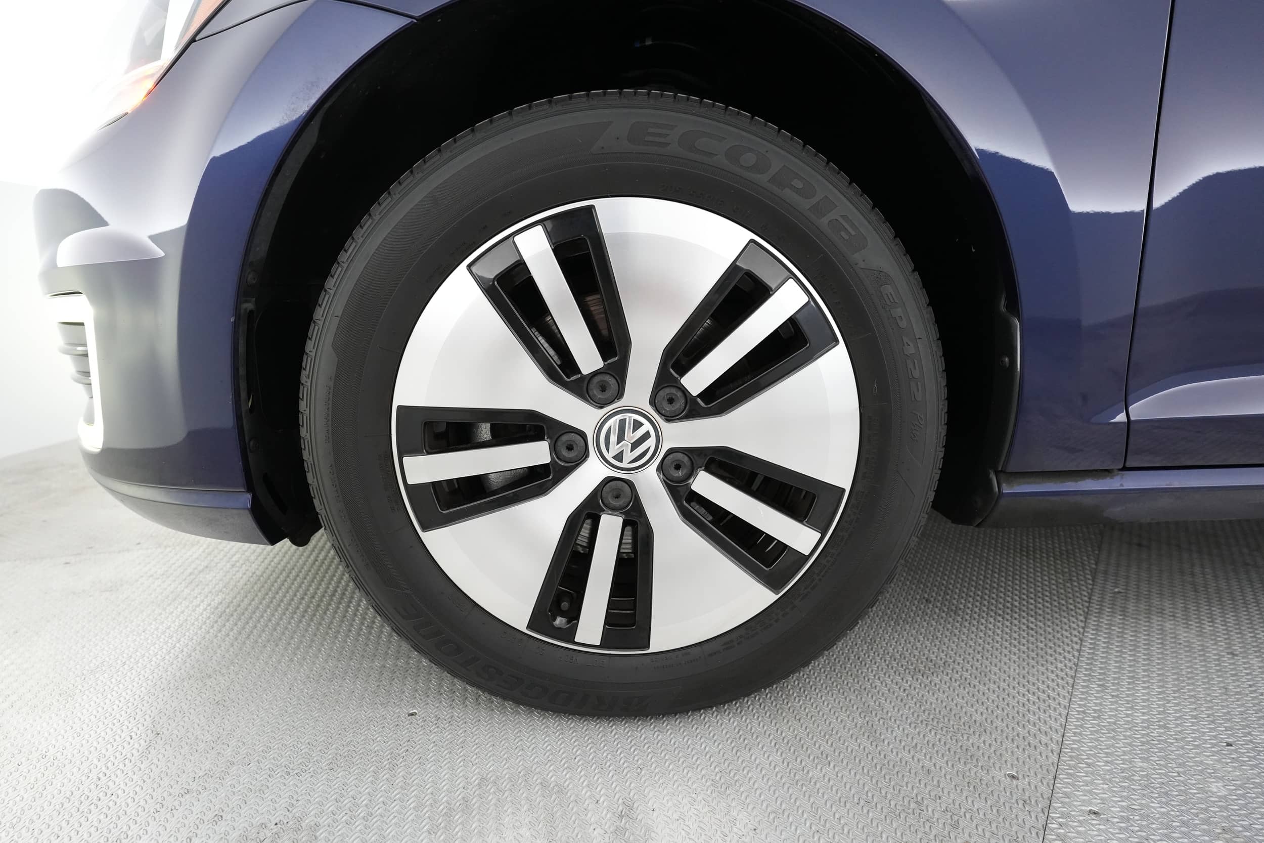 EverCars Co. vehicle image 11 for Volkswagen e-Golf -  SE on EverCars Co.