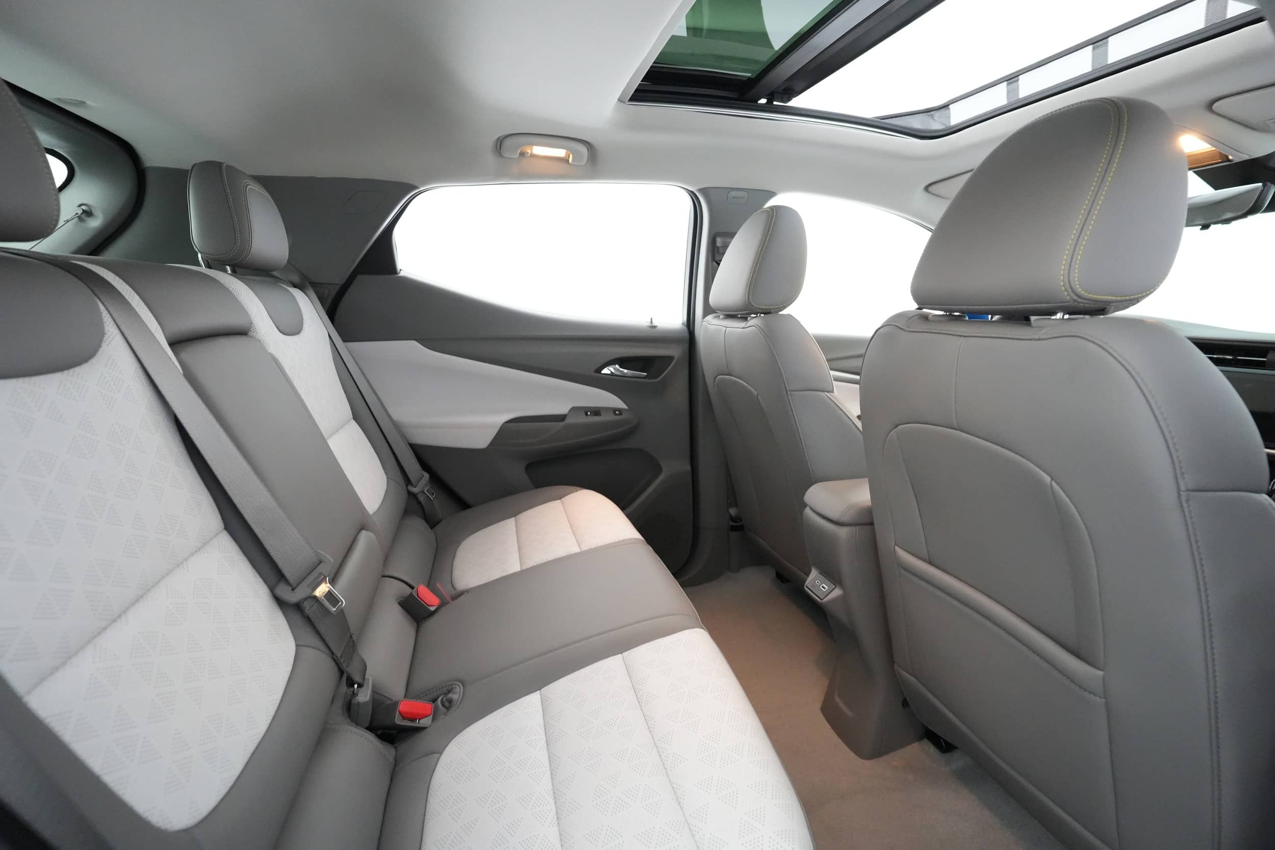 EverCars Co. vehicle image 4 for Chevrolet Bolt EUV -  Premier on EverCars Co.