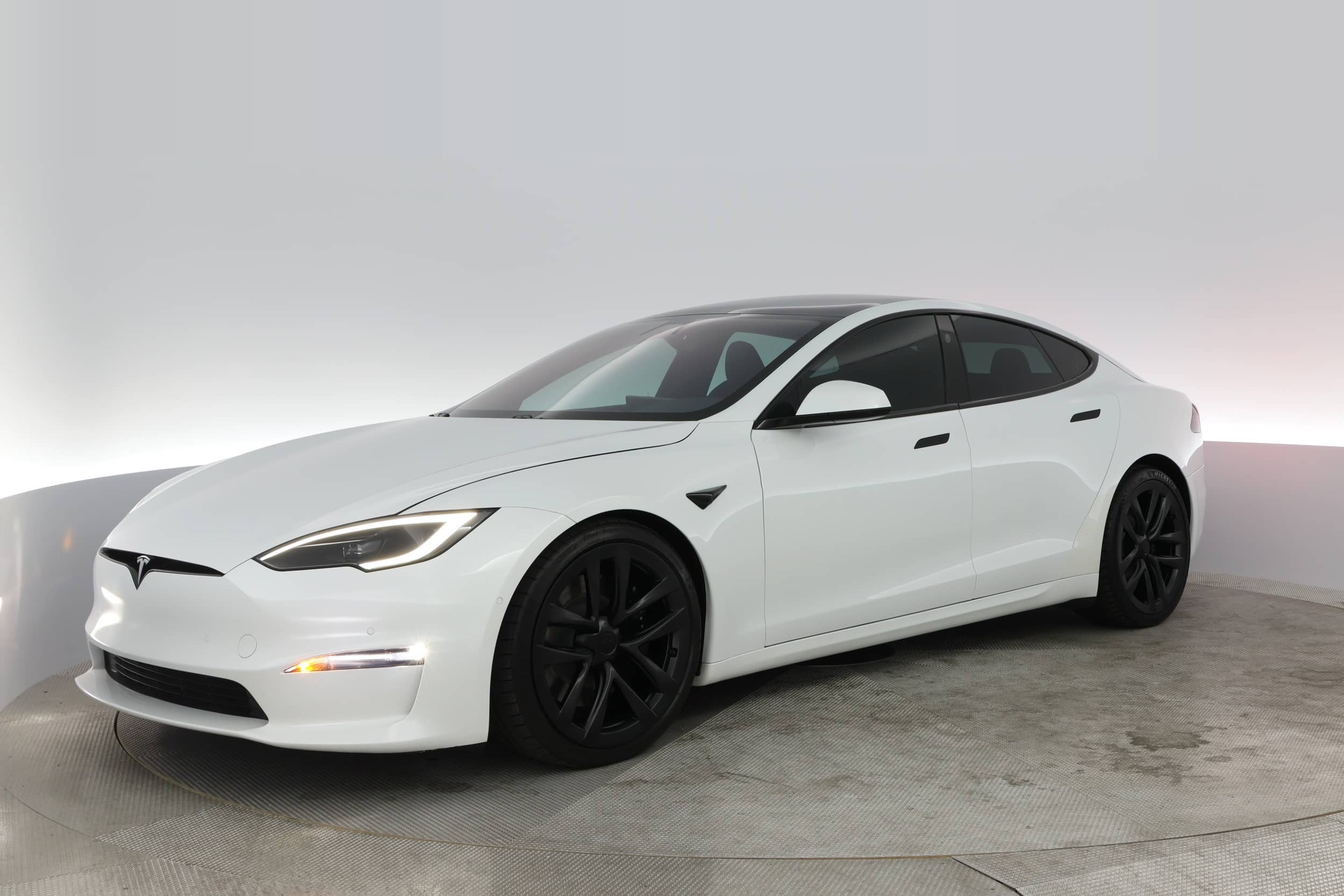 EverCars Co. featured vehicle's image for Tesla Model S -  Long Range on EverCars Co.