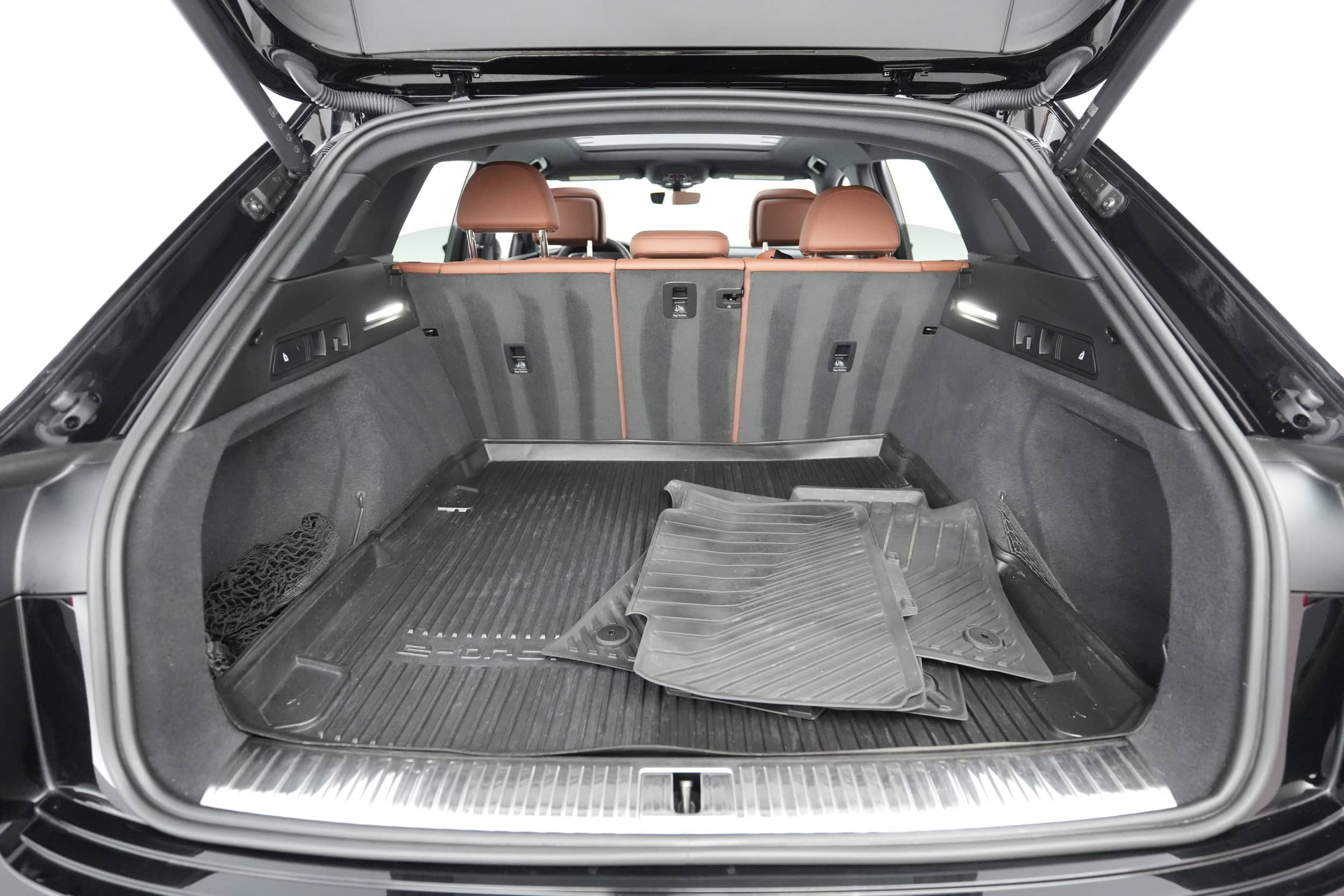 EverCars Co. vehicle image 6 for Audi e-tron -  Premium Plus on EverCars Co.