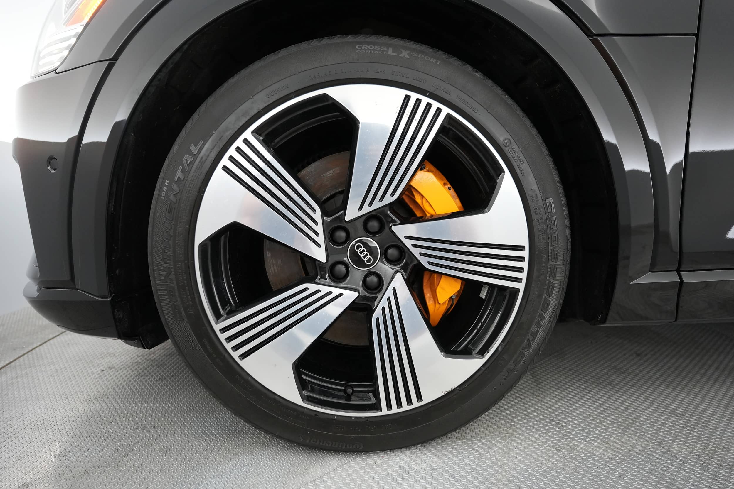 EverCars Co. vehicle image 7 for Audi e-tron -  Premium Plus on EverCars Co.