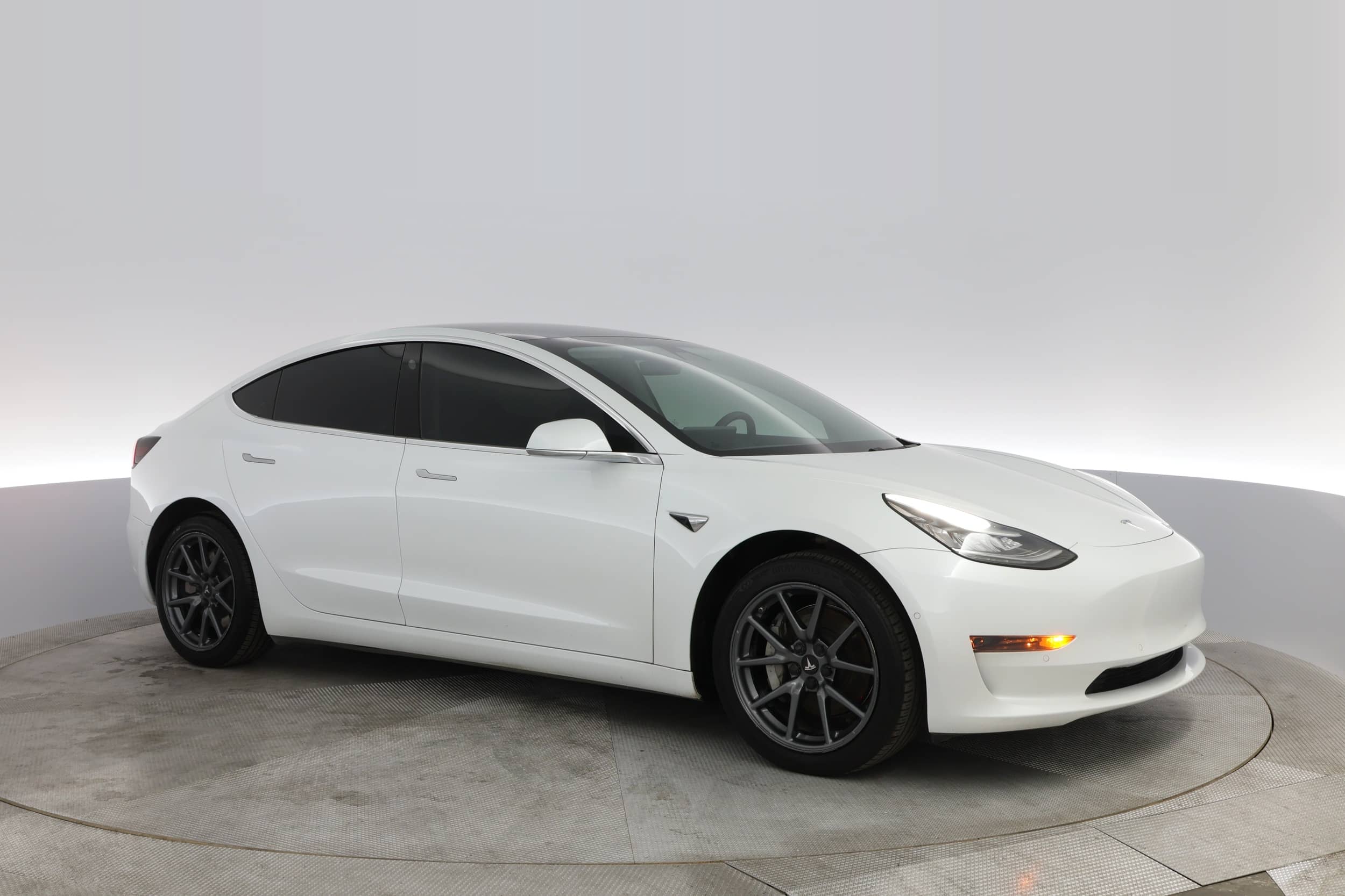 EverCars Co. vehicle image 7 for Tesla Model 3 -  Standard Range Plus on EverCars Co.