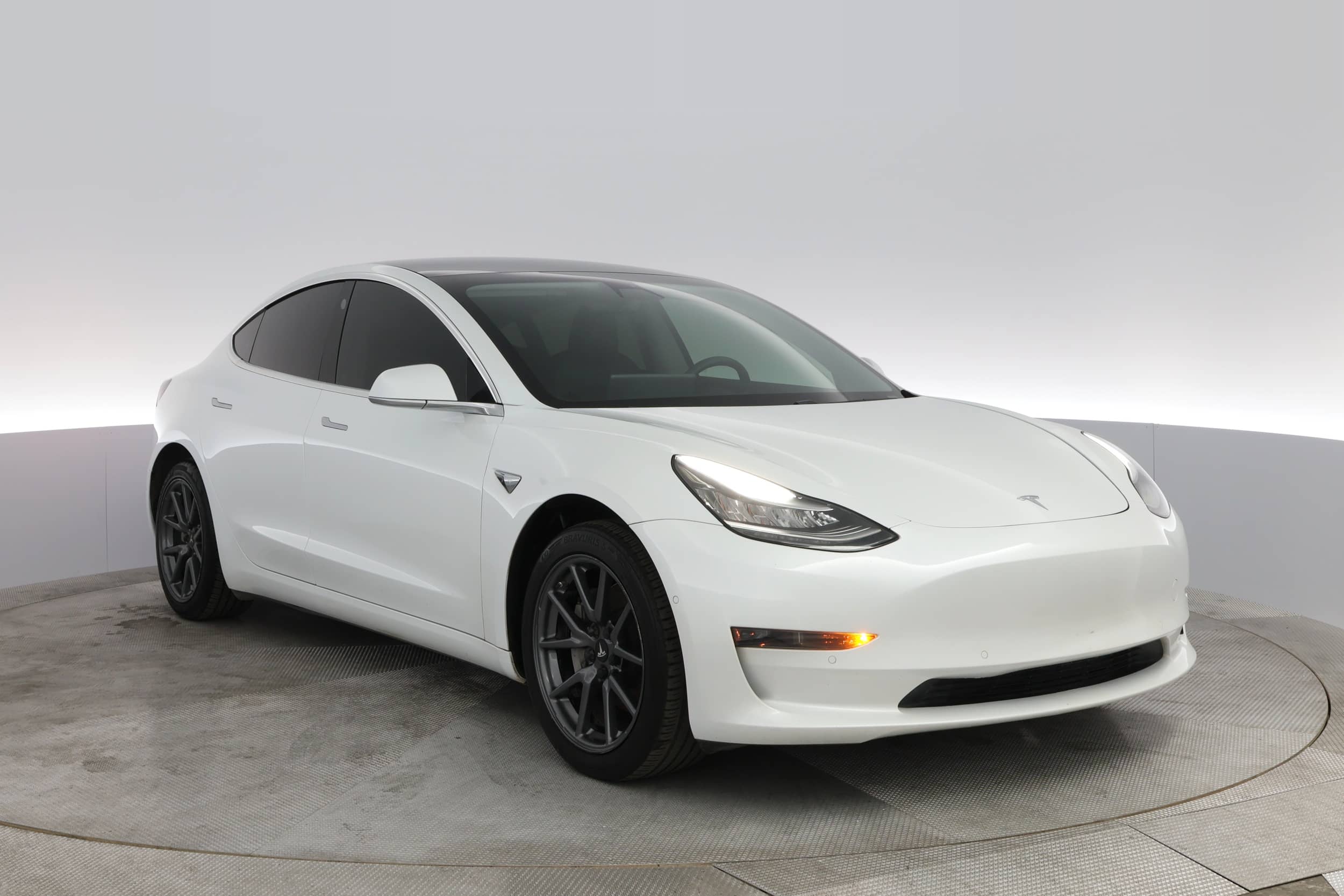 EverCars Co. vehicle image 6 for Tesla Model 3 -  Standard Range Plus on EverCars Co.