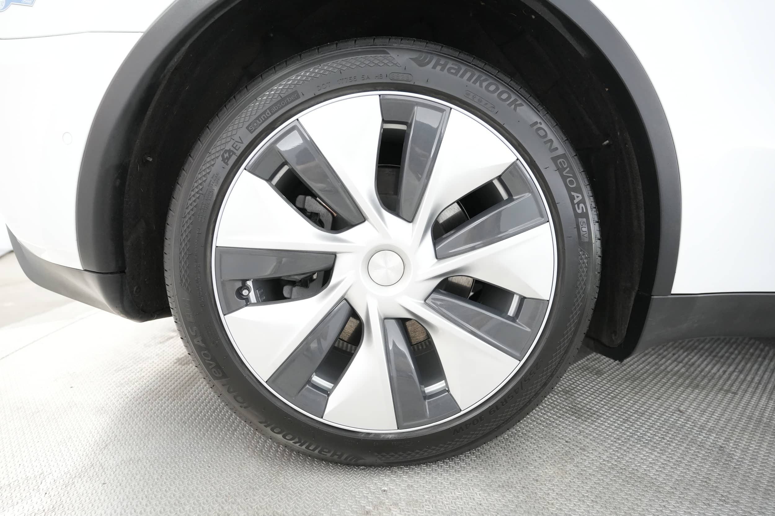 EverCars Co. vehicle image 15 for Tesla Model Y -  Long Range on EverCars Co.