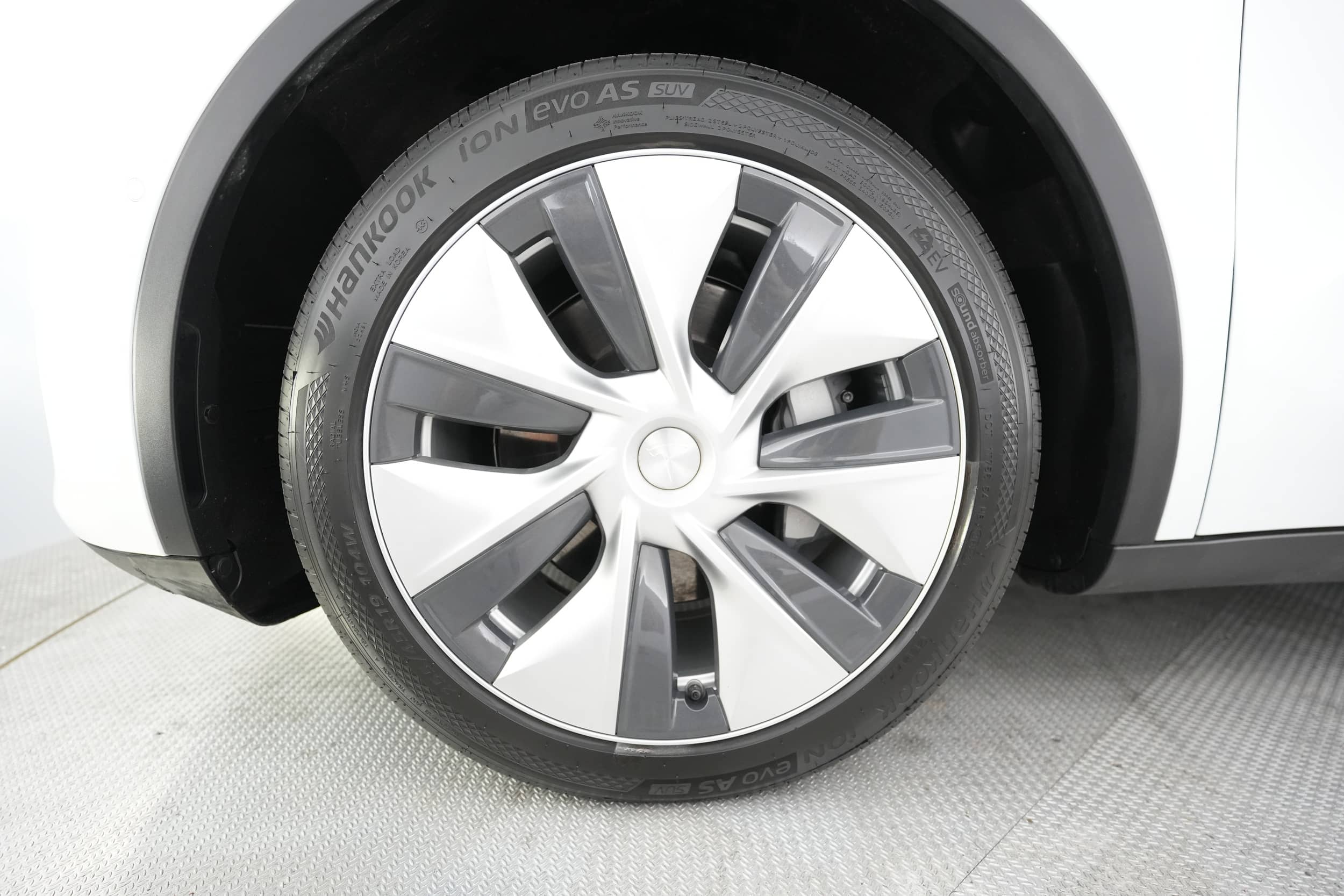 EverCars Co. vehicle image 7 for Tesla Model Y -  Long Range on EverCars Co.