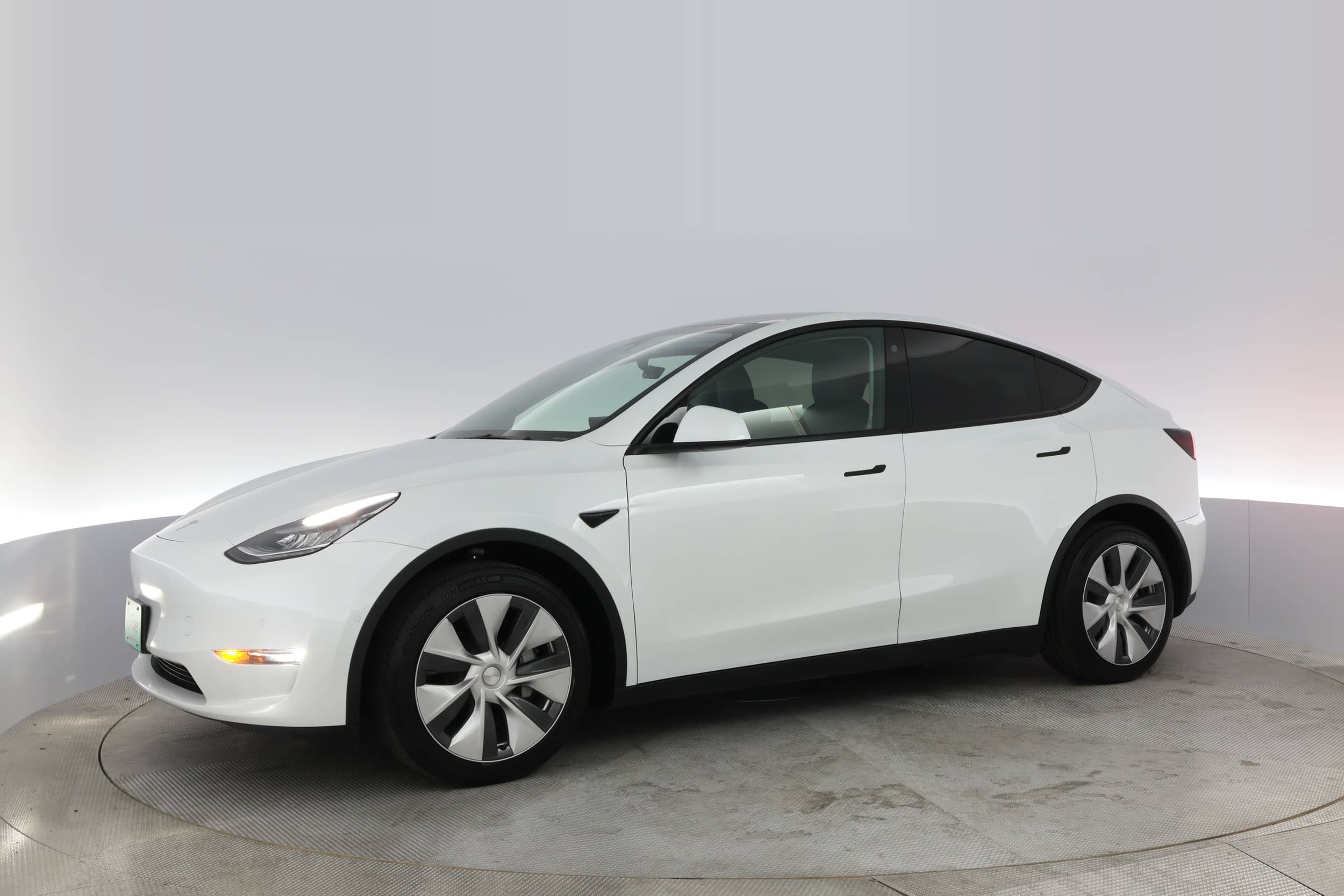 EverCars Co. vehicle image 10 for Tesla Model Y -  Long Range on EverCars Co.