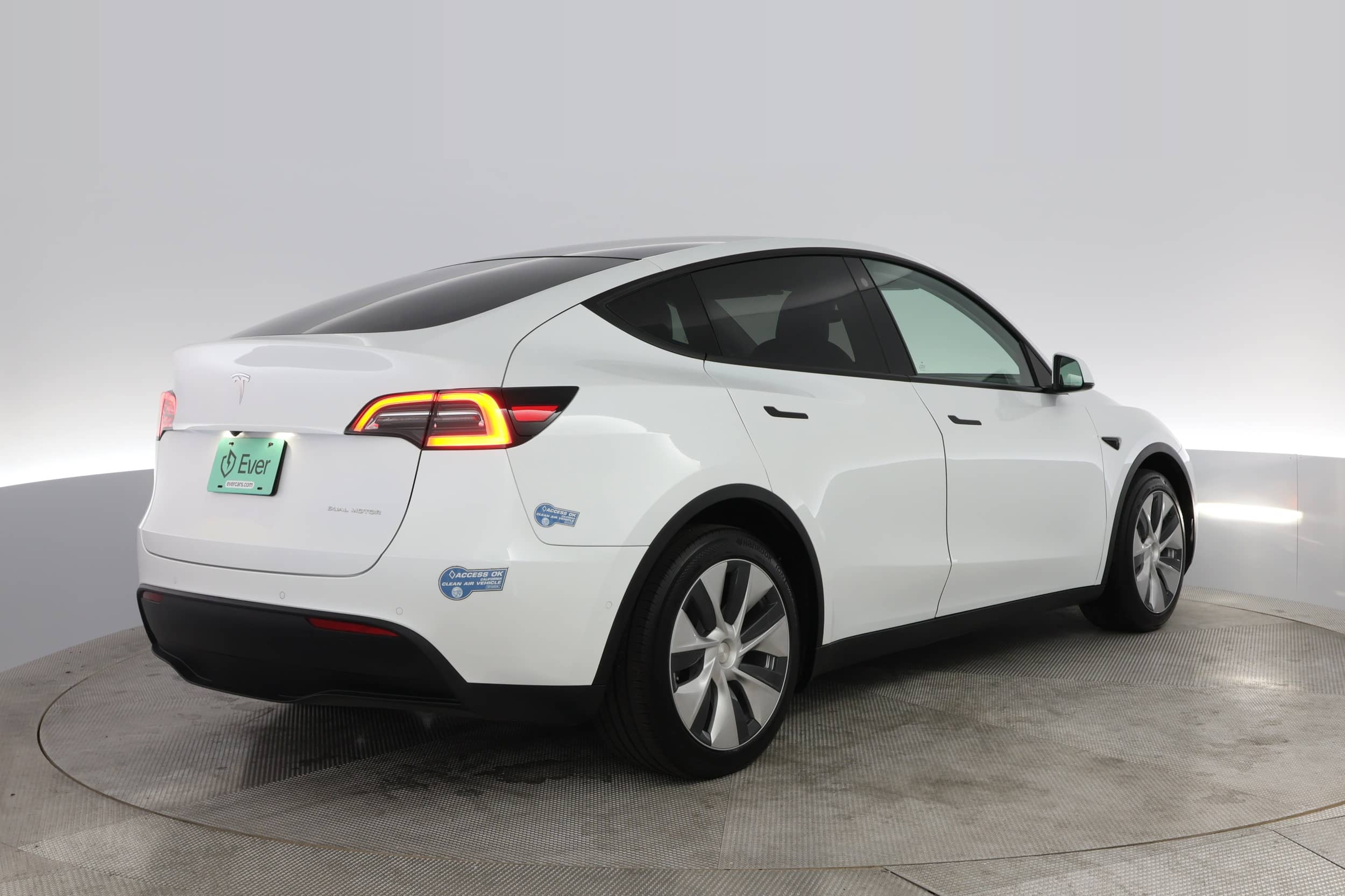 EverCars Co. vehicle image 2 for Tesla Model Y -  Long Range on EverCars Co.