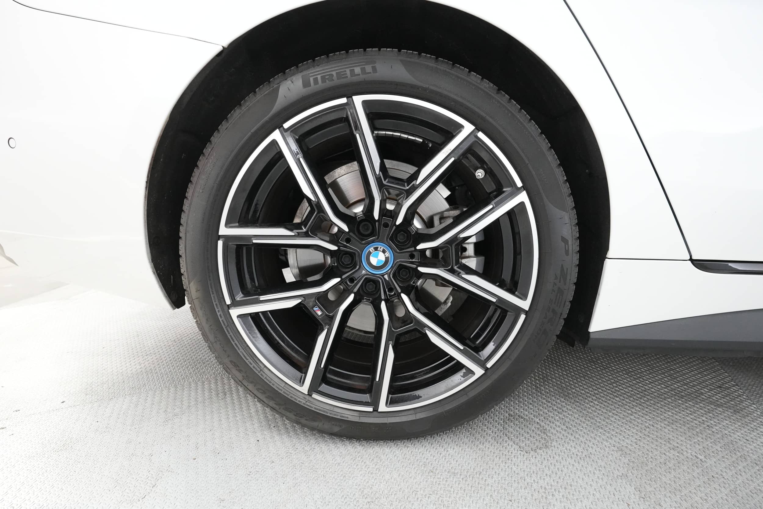 EverCars Co. vehicle image 14 for BMW i4 -  eDrive40 on EverCars Co.