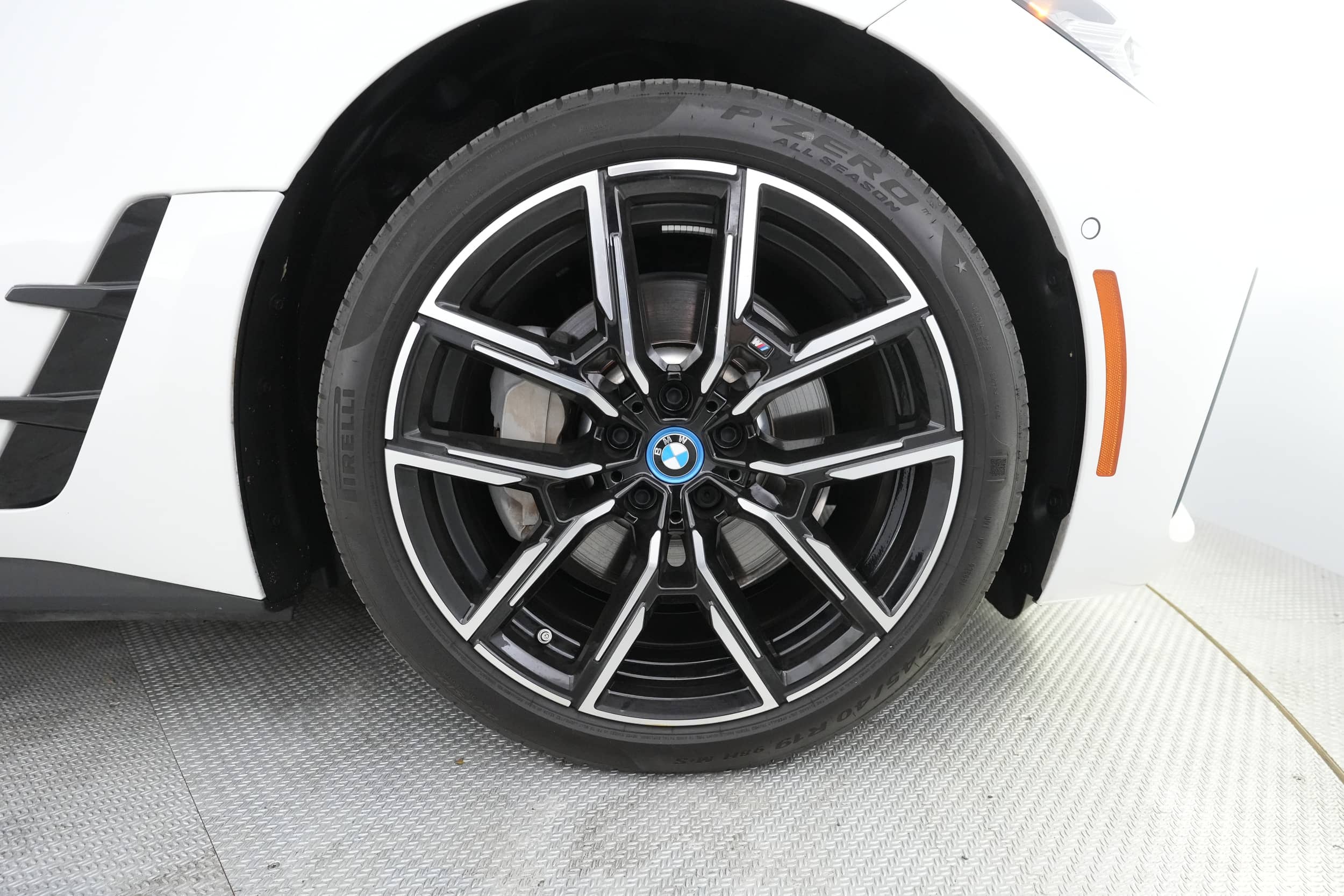 EverCars Co. vehicle image 13 for BMW i4 -  eDrive40 on EverCars Co.