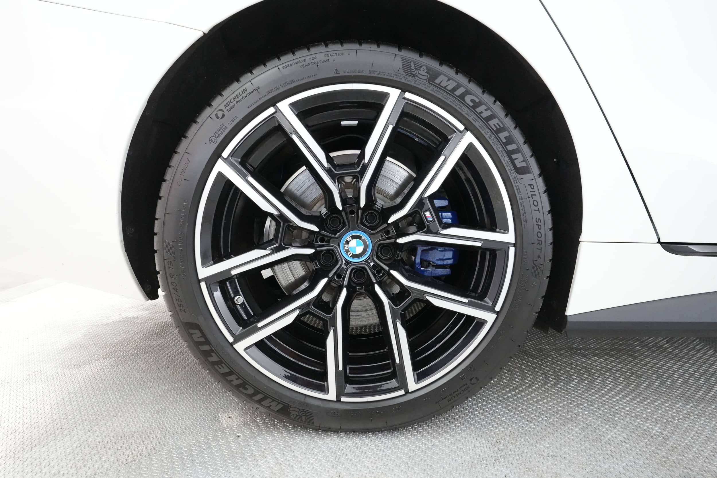 EverCars Co. vehicle image 16 for BMW i4 -  eDrive35 on EverCars Co.