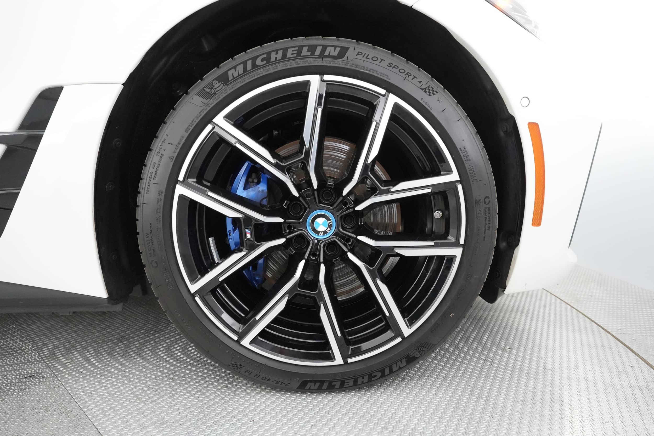 EverCars Co. vehicle image 17 for BMW i4 -  eDrive35 on EverCars Co.