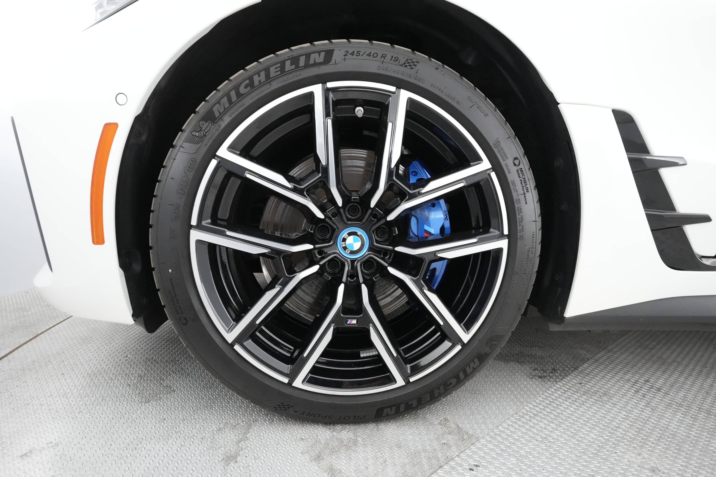 EverCars Co. vehicle image 7 for BMW i4 -  eDrive35 on EverCars Co.