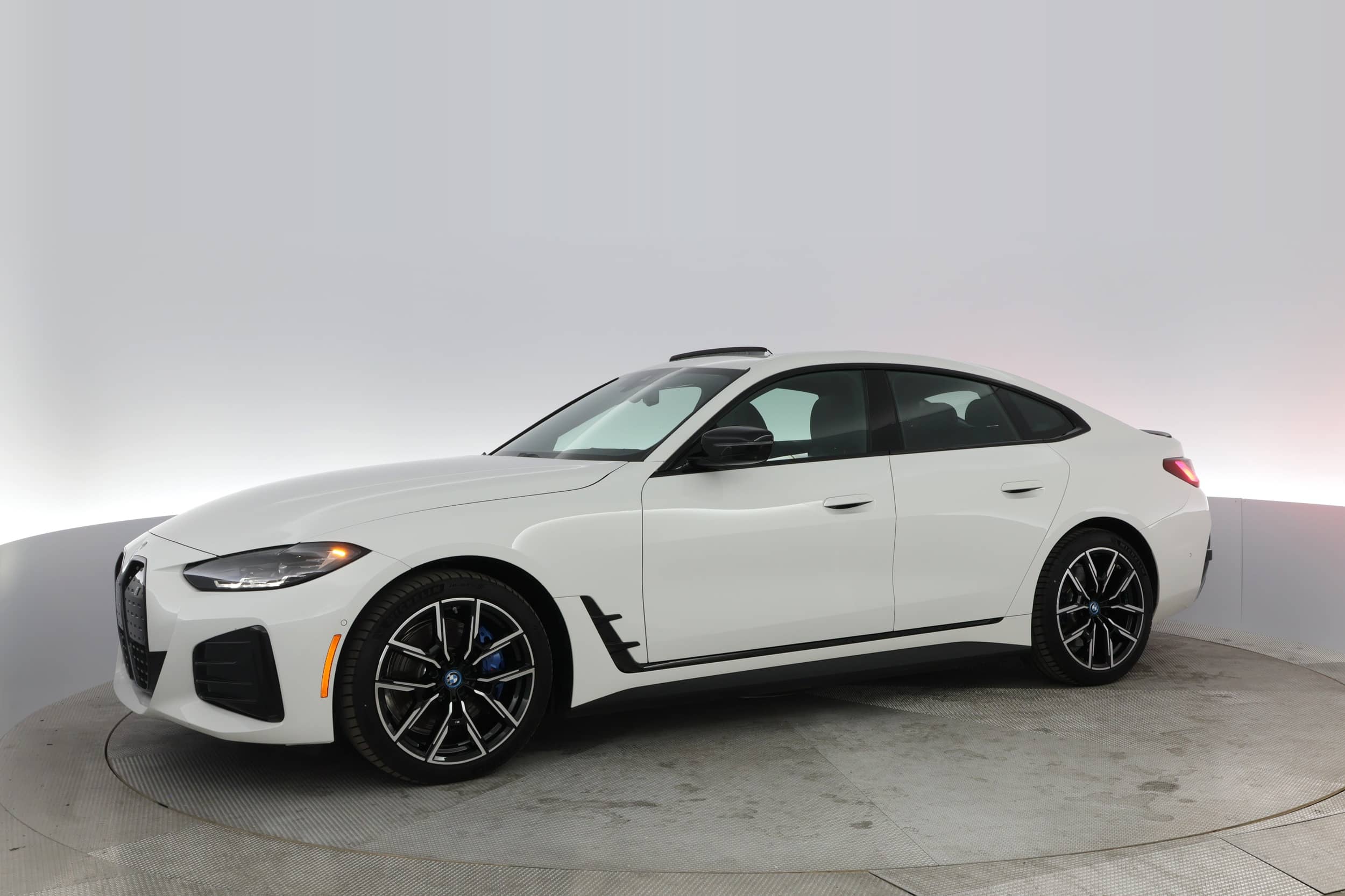 EverCars Co. vehicle image 10 for BMW i4 -  eDrive35 on EverCars Co.