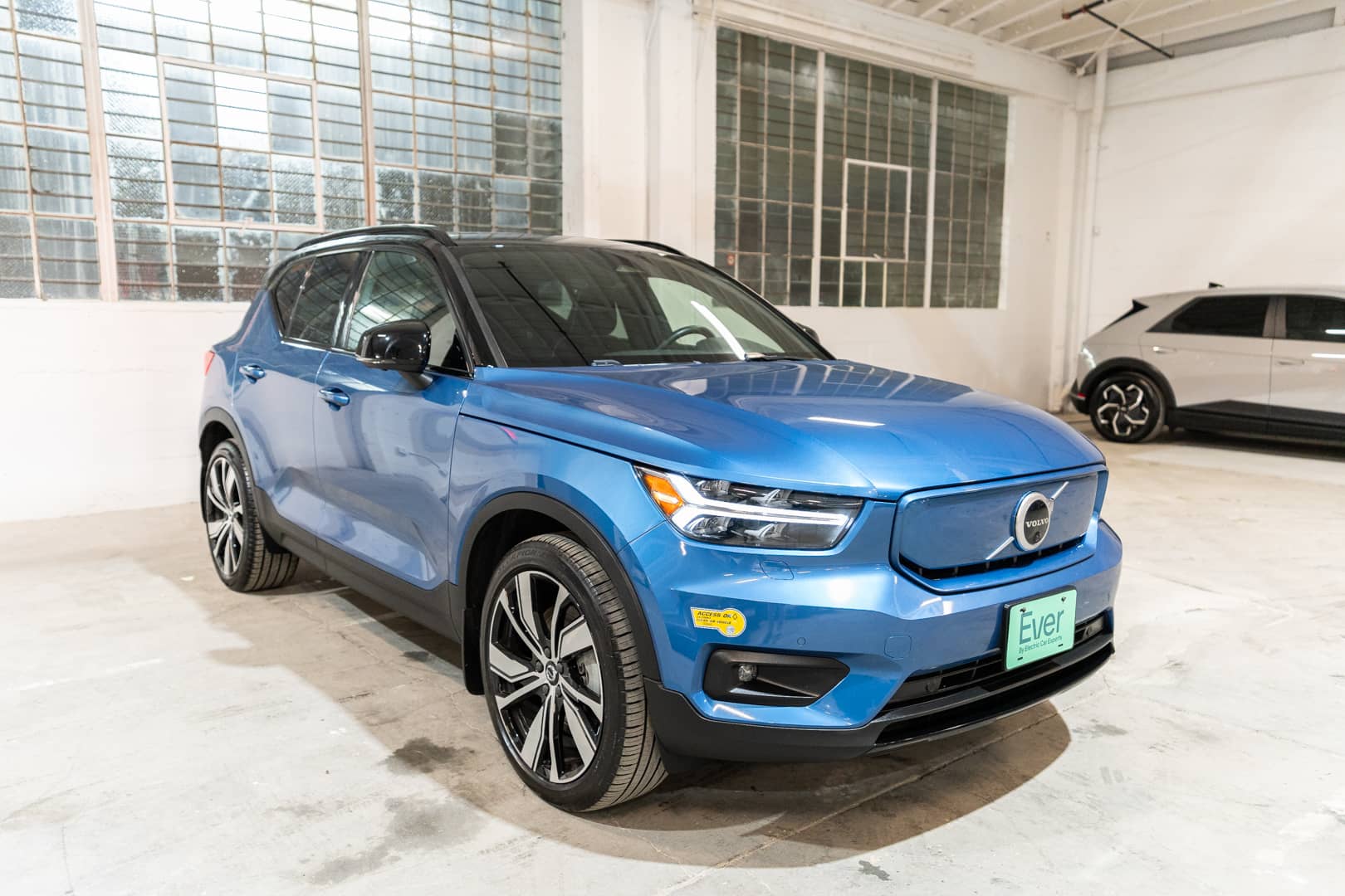 EverCars Co. vehicle image 4 for Volvo XC40 Recharge -  Pure Electric P8 on EverCars Co.