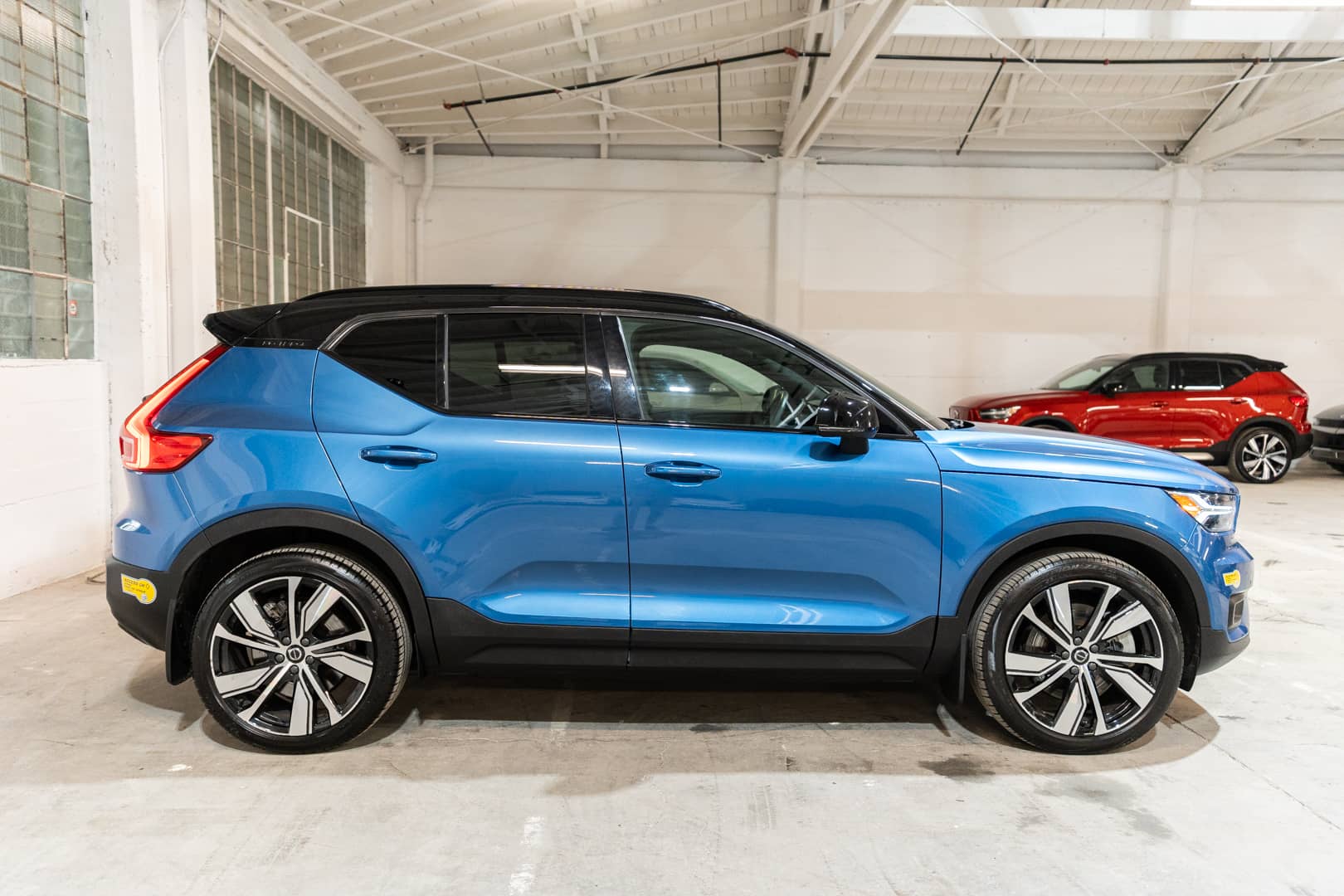 EverCars Co. vehicle image 5 for Volvo XC40 Recharge -  Pure Electric P8 on EverCars Co.