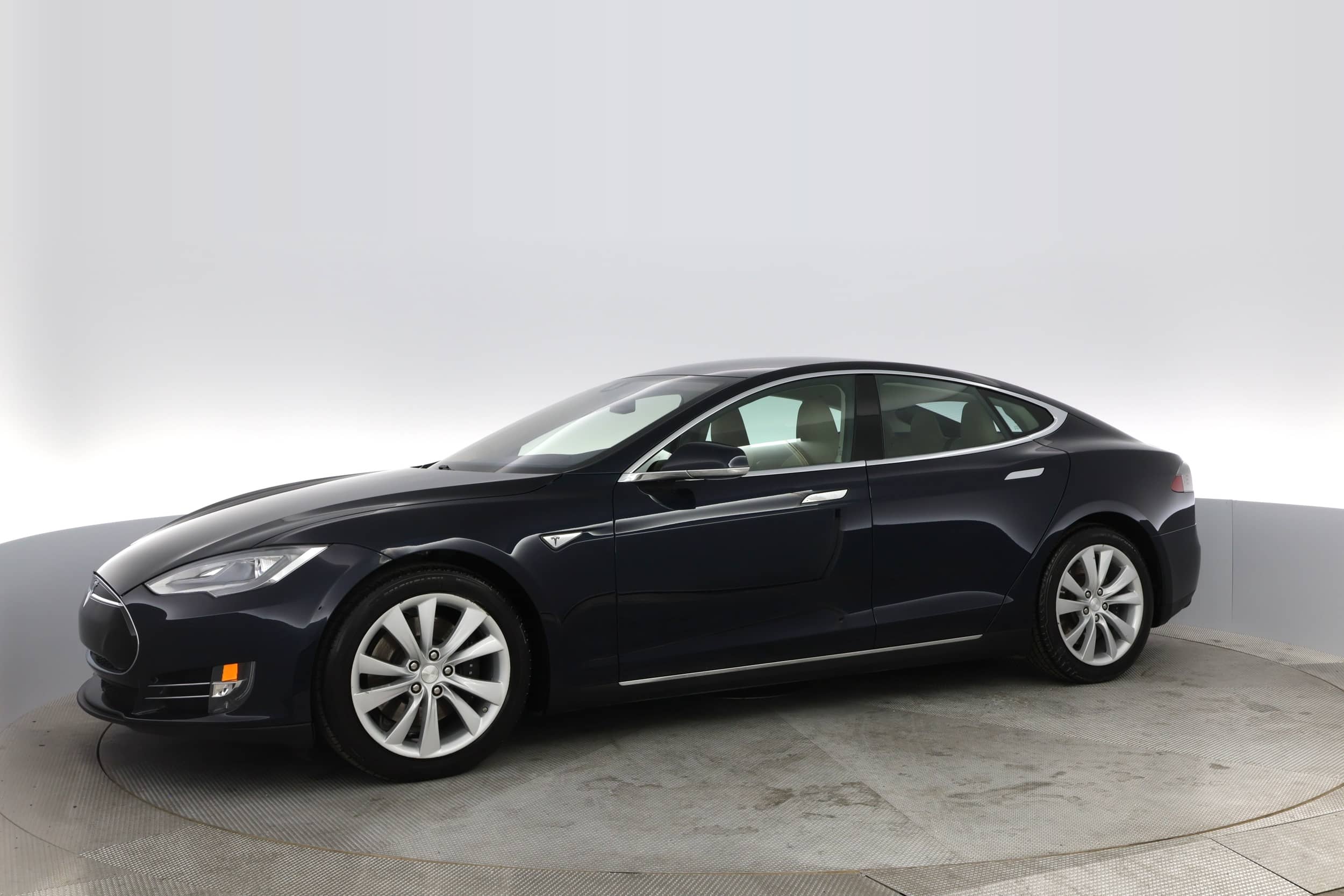EverCars Co. vehicle image 9 for Tesla Model S -  85D on EverCars Co.