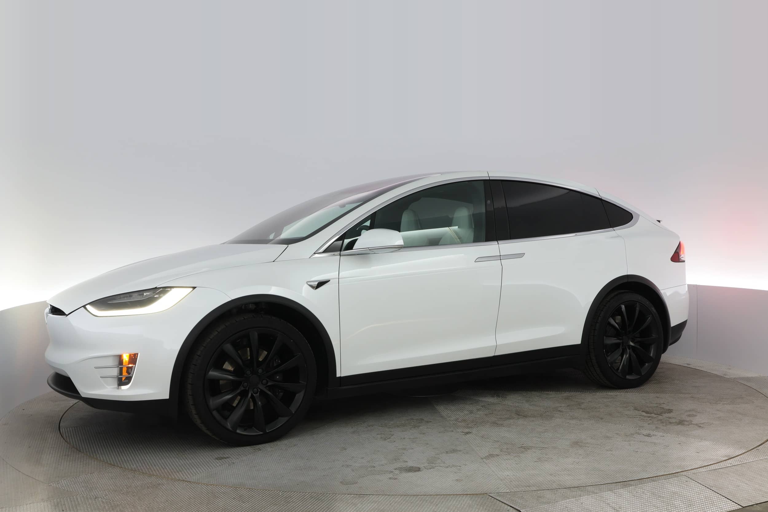 EverCars Co. vehicle image 10 for Tesla Model X -  Long Range on EverCars Co.