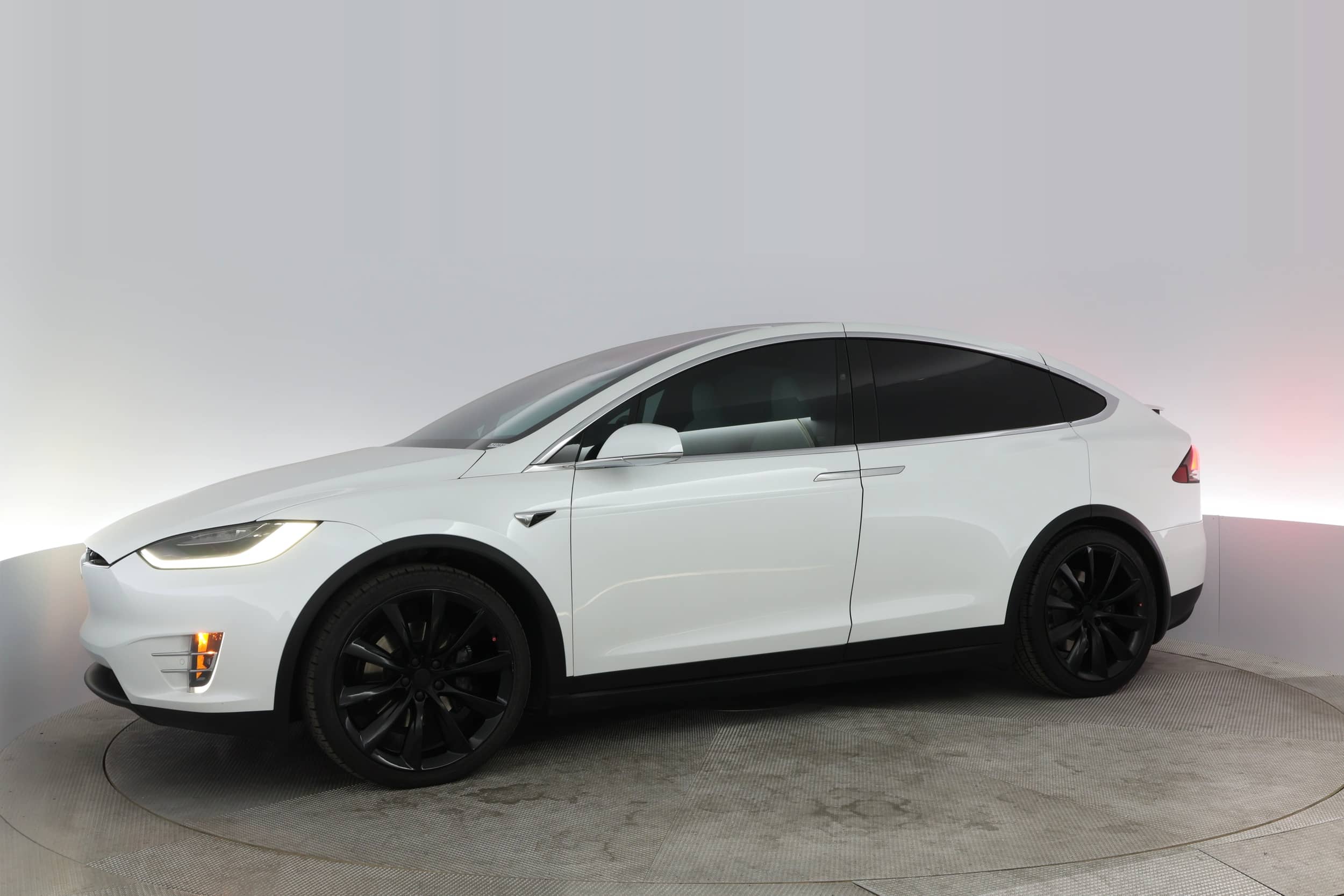 EverCars Co. vehicle image 11 for Tesla Model X -  Long Range Plus on EverCars Co.