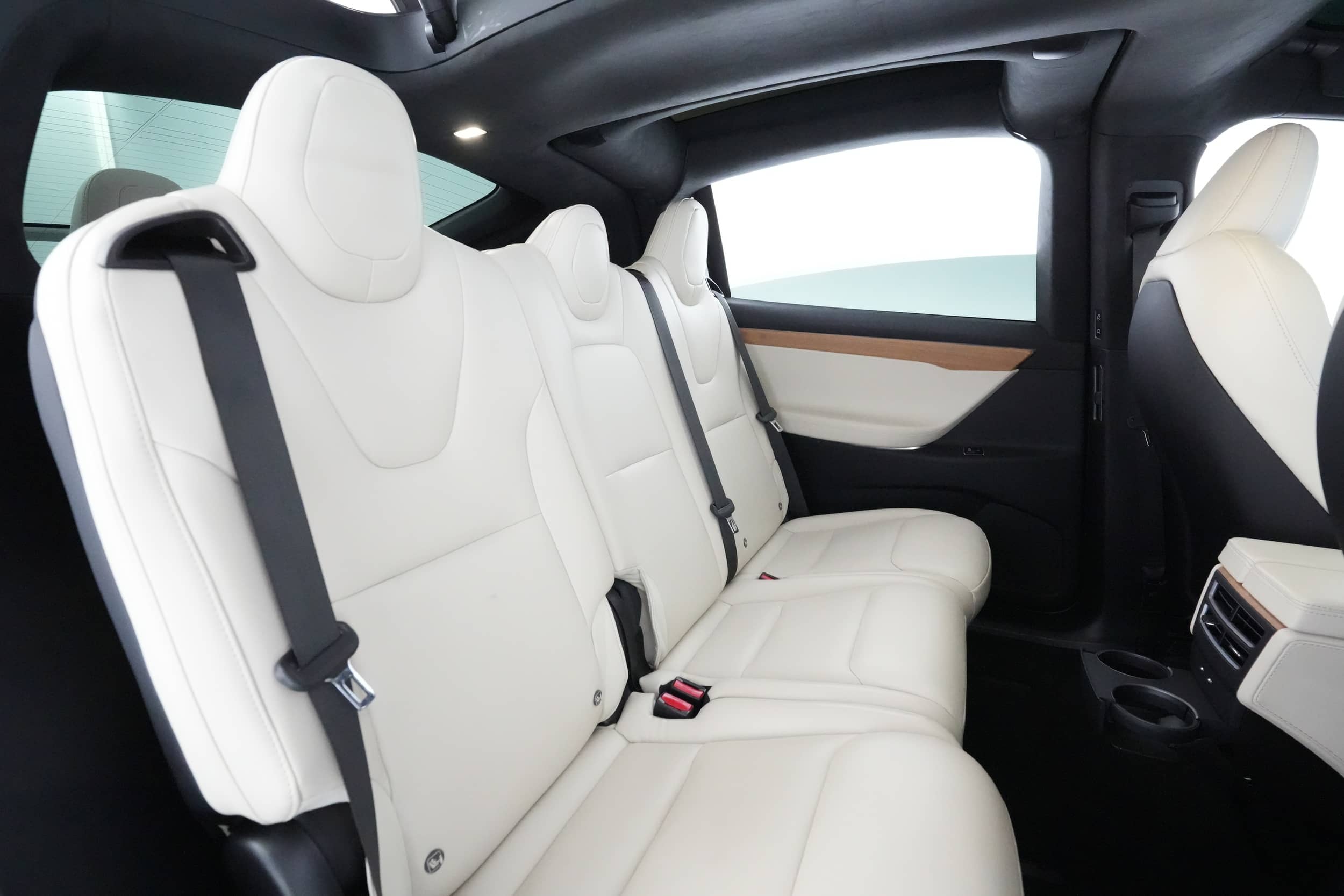 EverCars Co. vehicle image 4 for Tesla Model X -  Long Range Plus on EverCars Co.