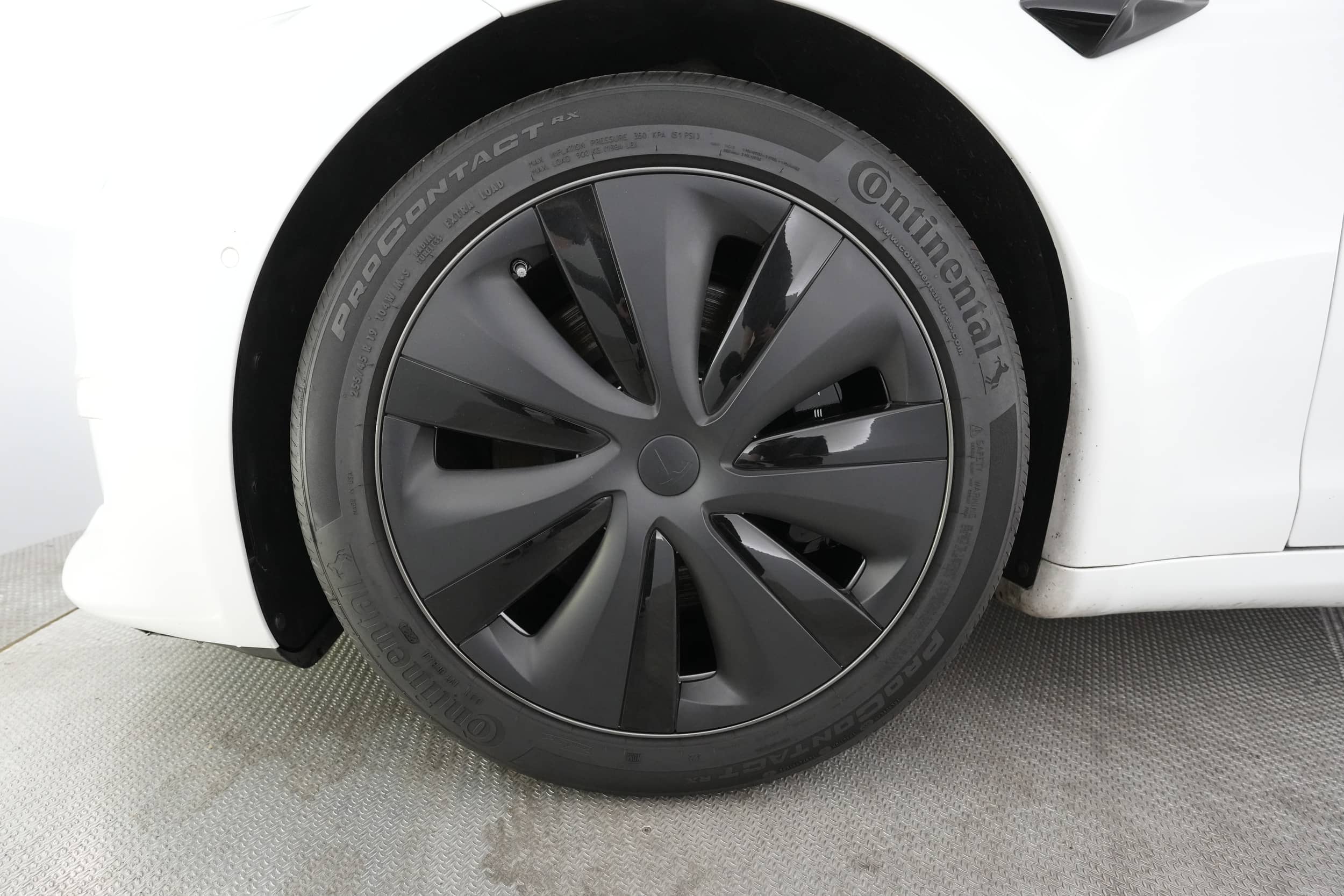 EverCars Co. vehicle image 7 for Tesla Model S -  Base on EverCars Co.