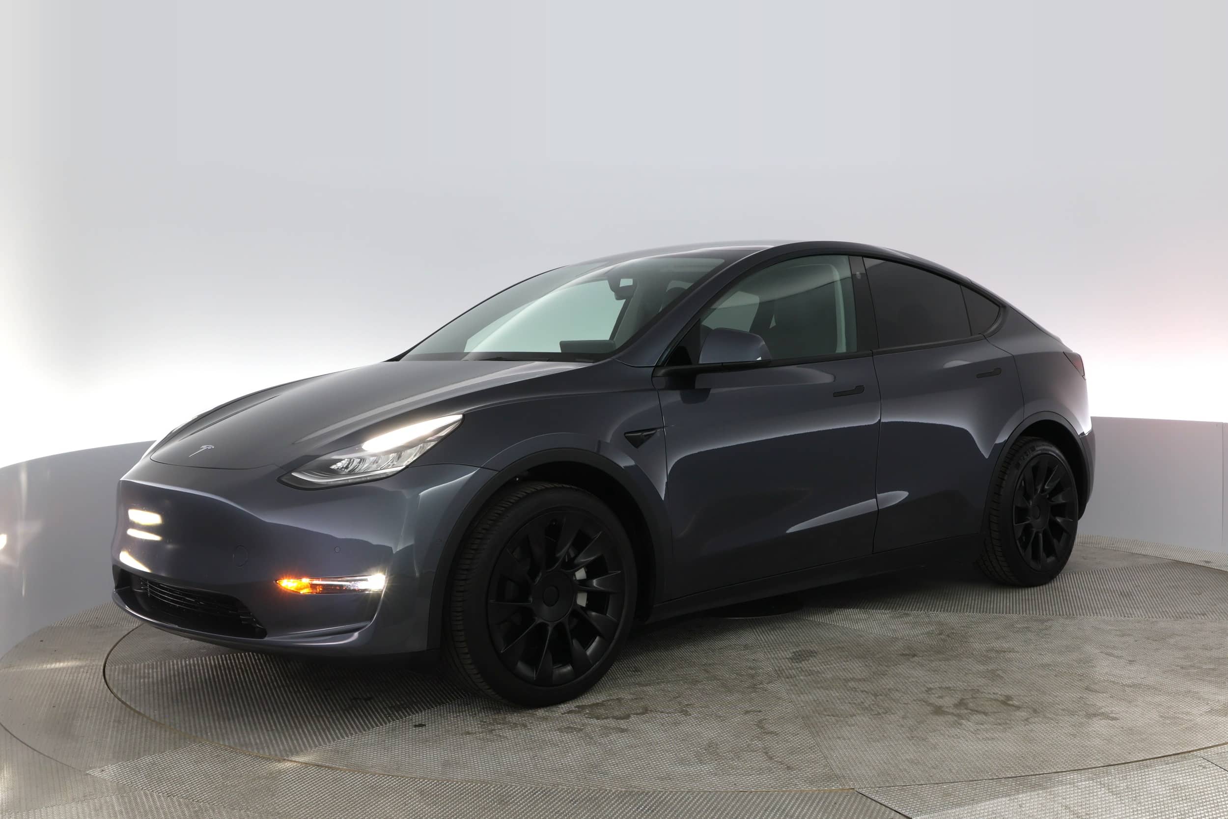 EverCars Co. featured vehicle's image for Tesla Model Y -  Long Range on EverCars Co.