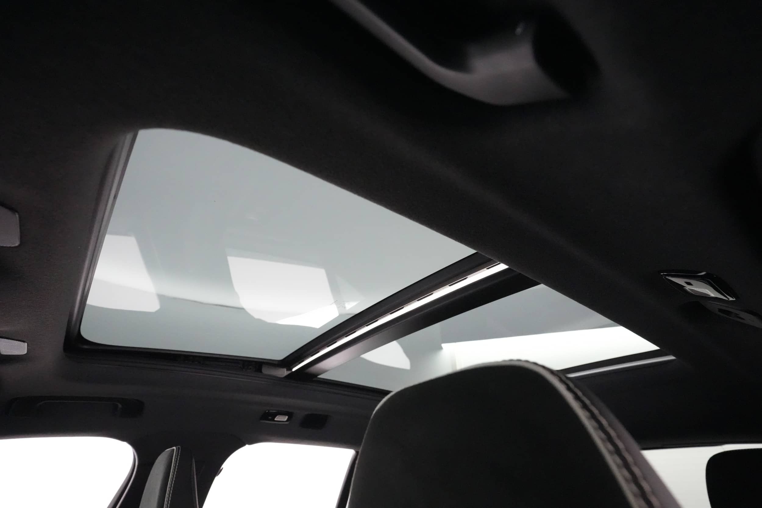 EverCars Co. vehicle image 19 for Volvo XC40 Recharge -  Pure Electric P8 Ultimate on EverCars Co.