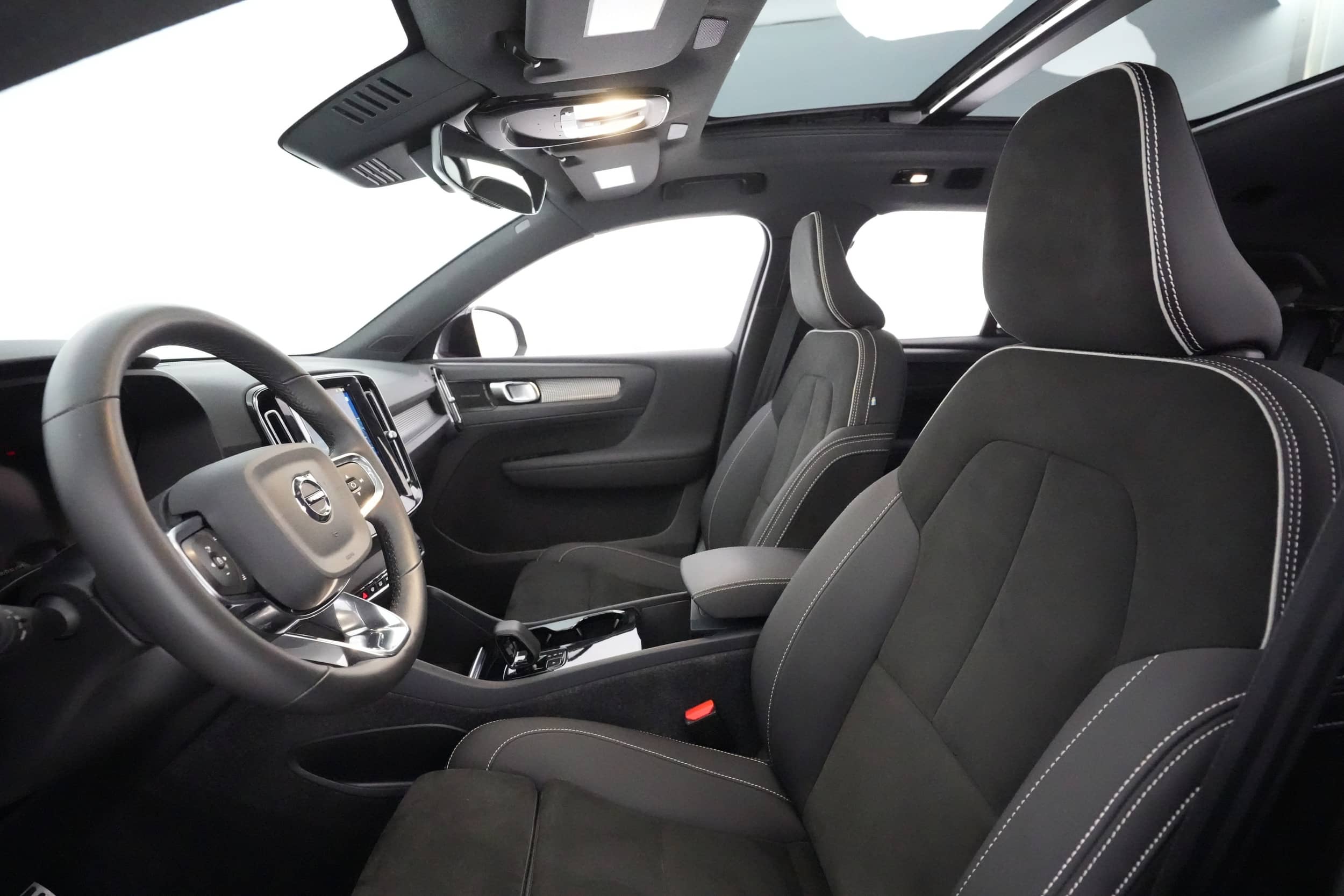 EverCars Co. vehicle image 3 for Volvo XC40 Recharge -  Pure Electric P8 Ultimate on EverCars Co.
