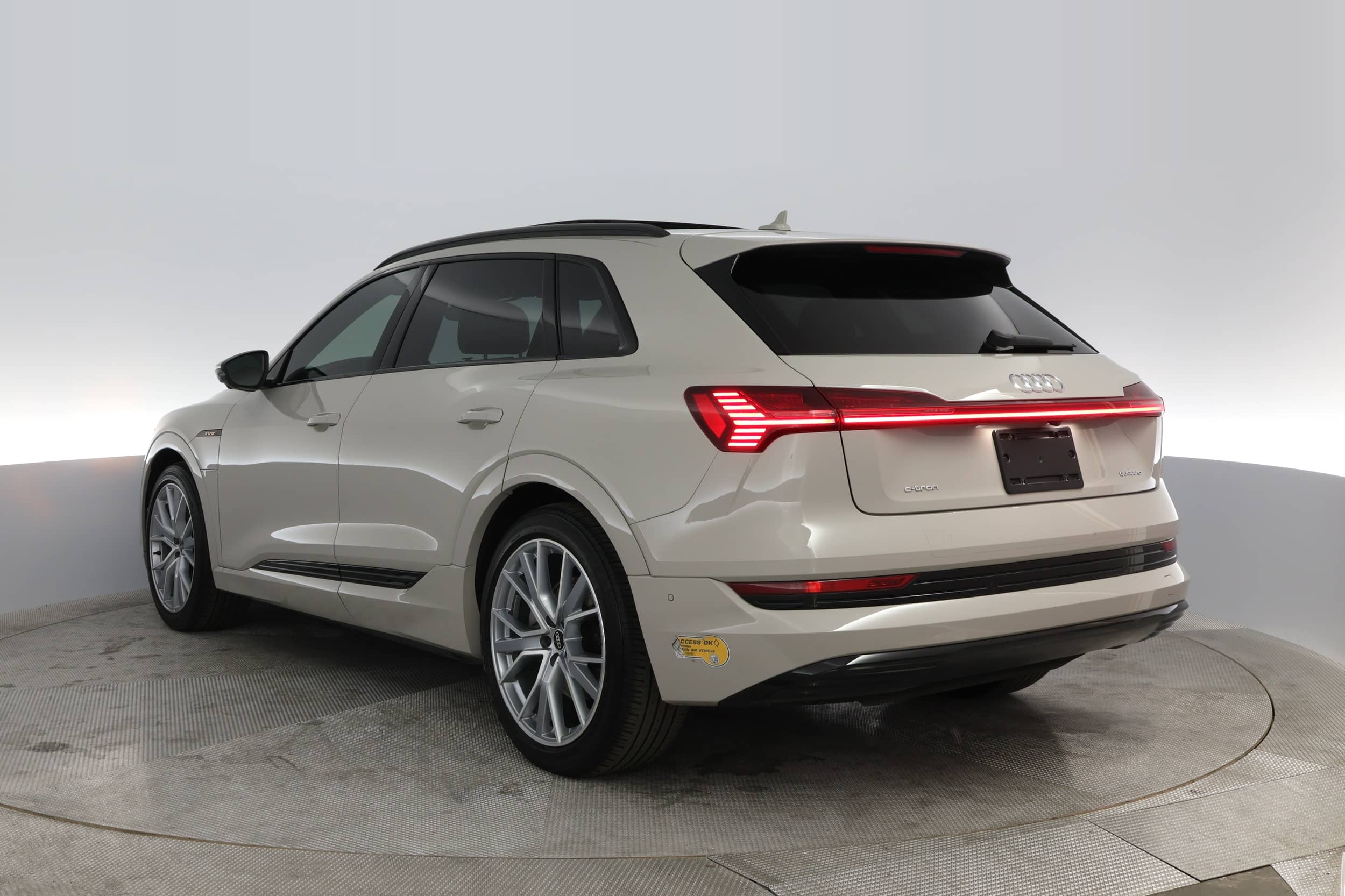 EverCars Co. vehicle image 9 for Audi e-tron -  Prestige on EverCars Co.
