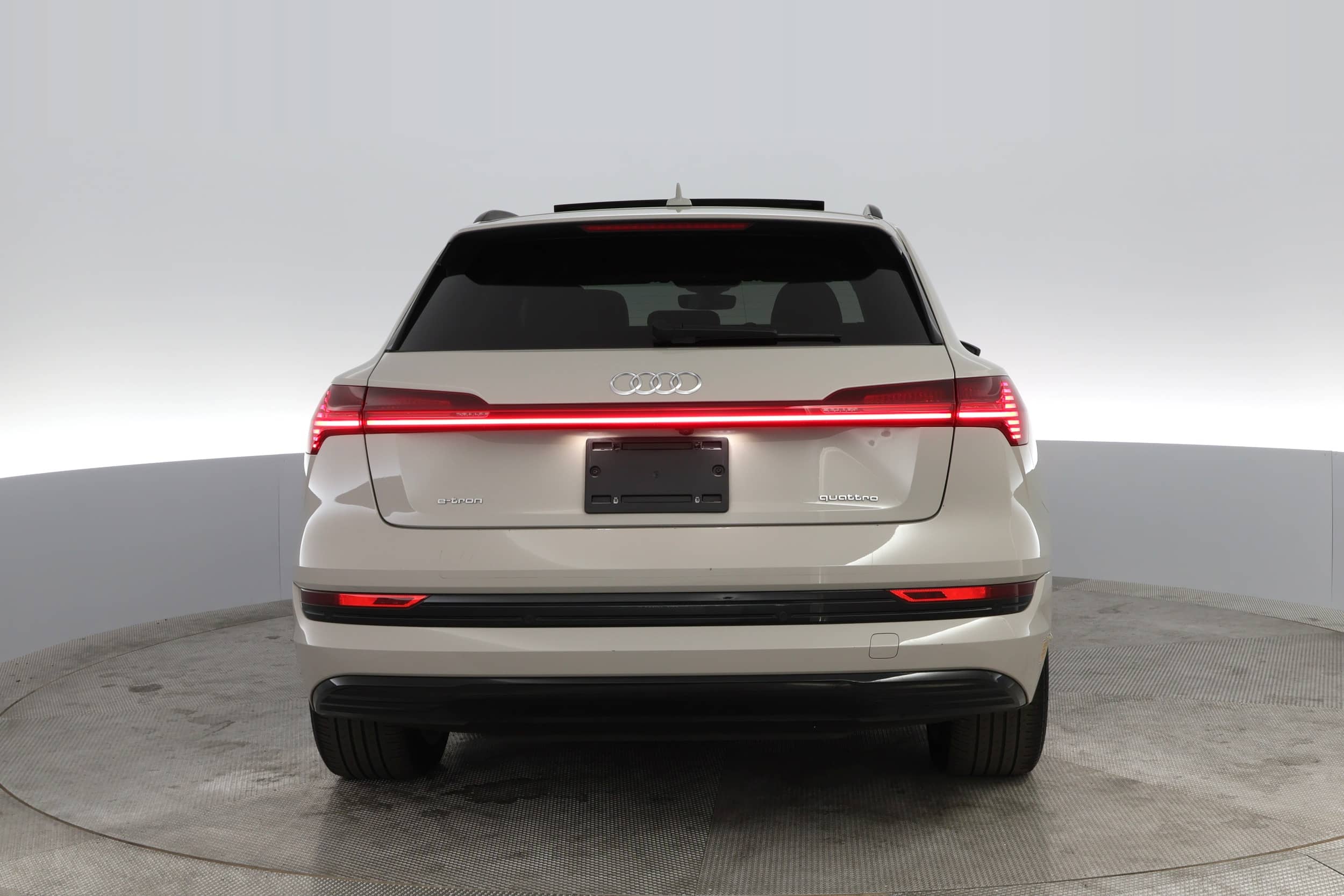 EverCars Co. vehicle image 8 for Audi e-tron -  Prestige on EverCars Co.