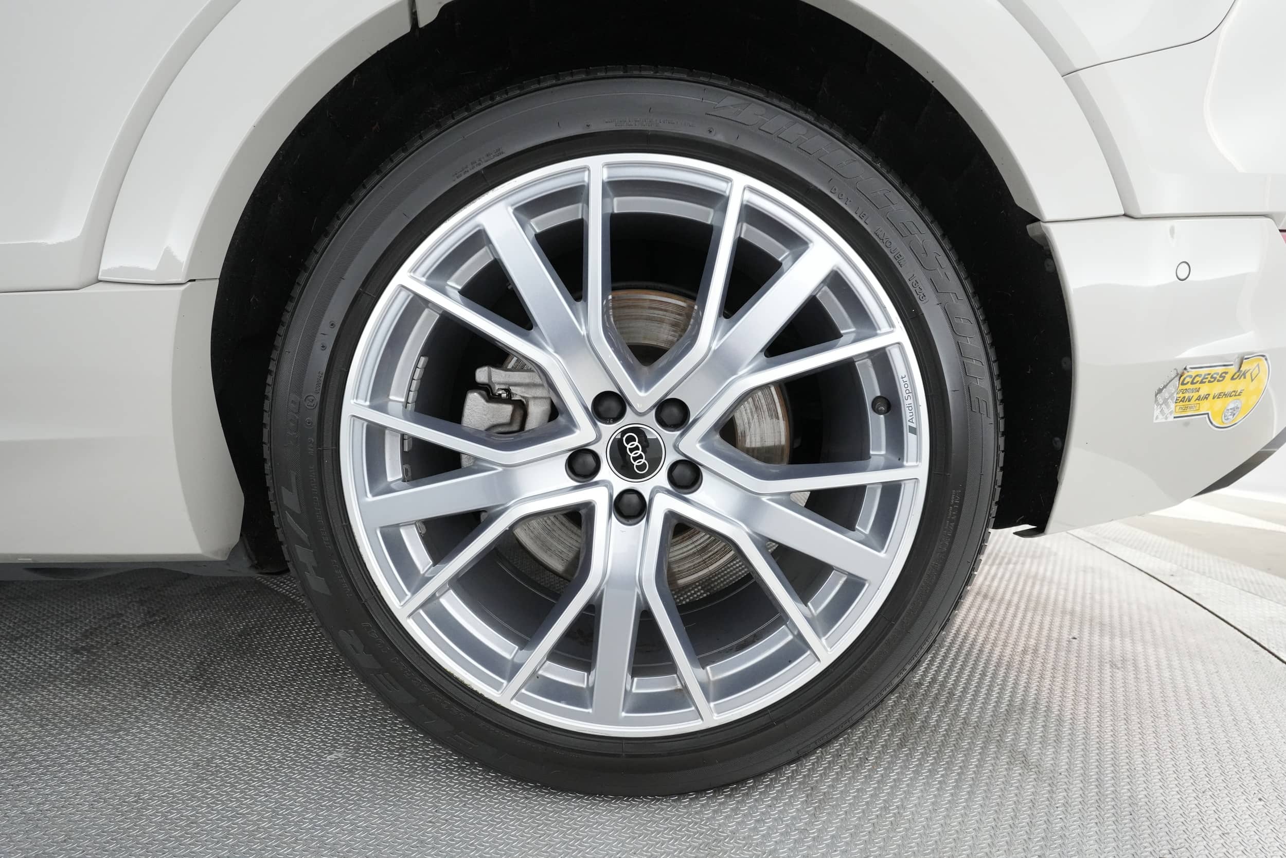 EverCars Co. vehicle image 12 for Audi e-tron -  Prestige on EverCars Co.