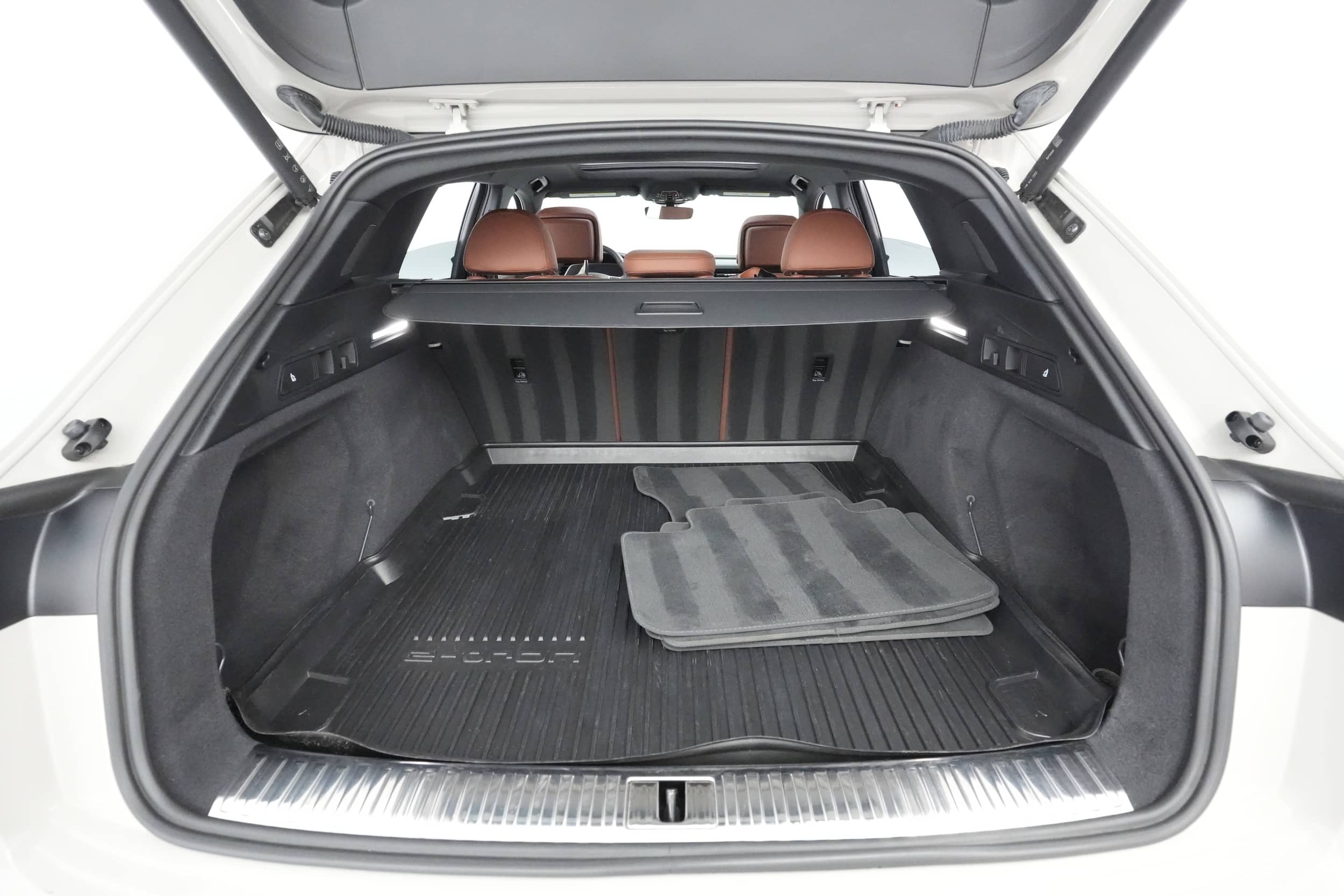EverCars Co. vehicle image 20 for Audi e-tron -  Prestige on EverCars Co.