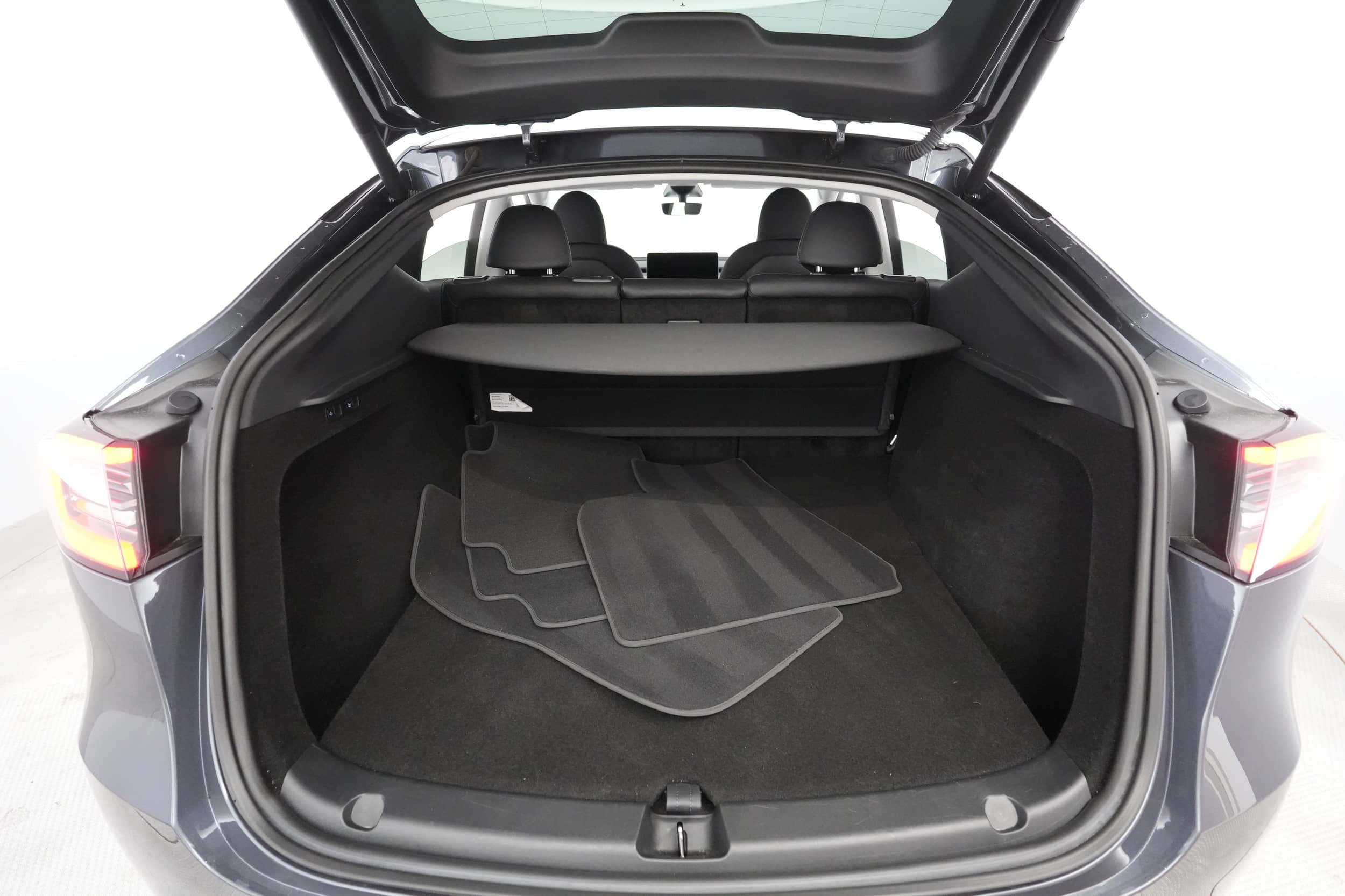 EverCars Co. vehicle image 6 for Tesla Model Y -  Long Range on EverCars Co.