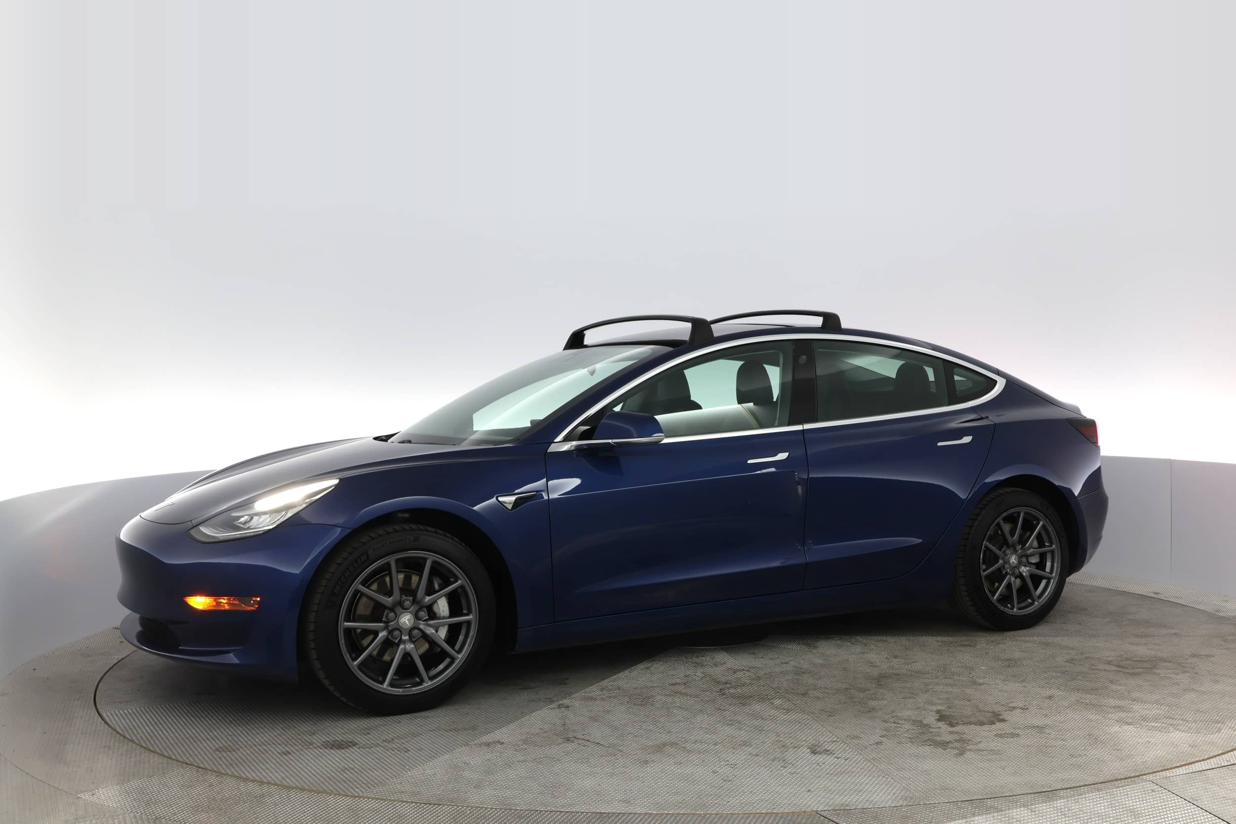EverCars Co. vehicle image 10 for Tesla Model 3 -  Standard Range on EverCars Co.