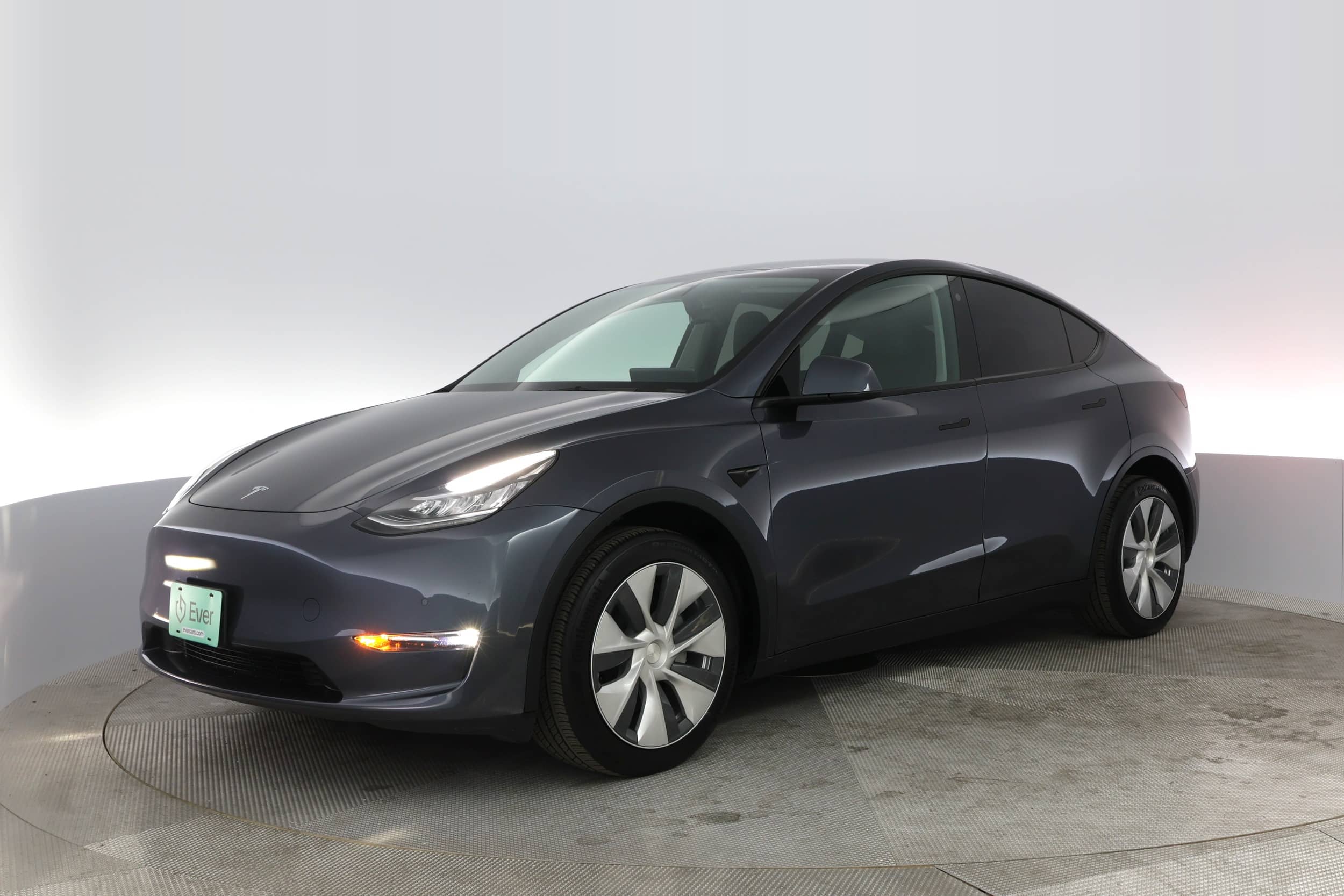 EverCars Co. featured vehicle's image for Tesla Model Y -  Long Range on EverCars Co.