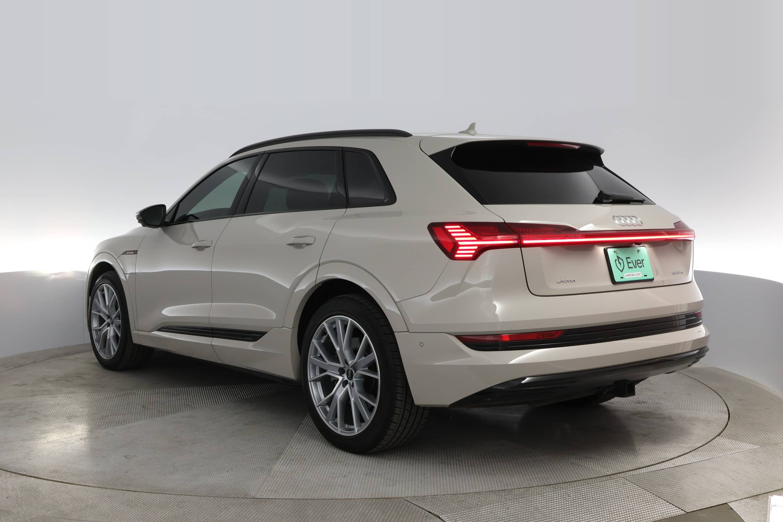 EverCars Co. vehicle image 10 for Audi e-tron -  Prestige on EverCars Co.