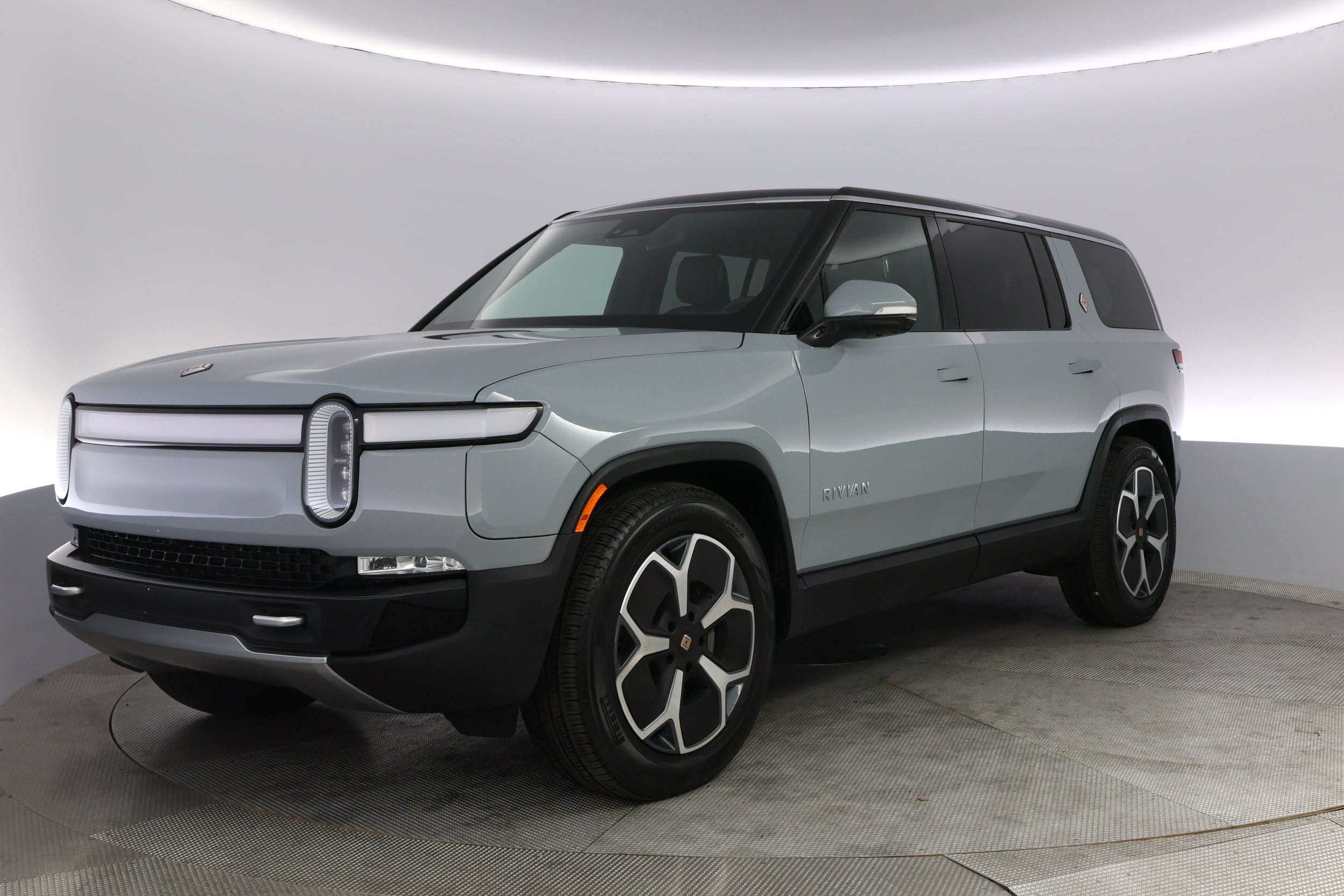2023 Rivian R1S