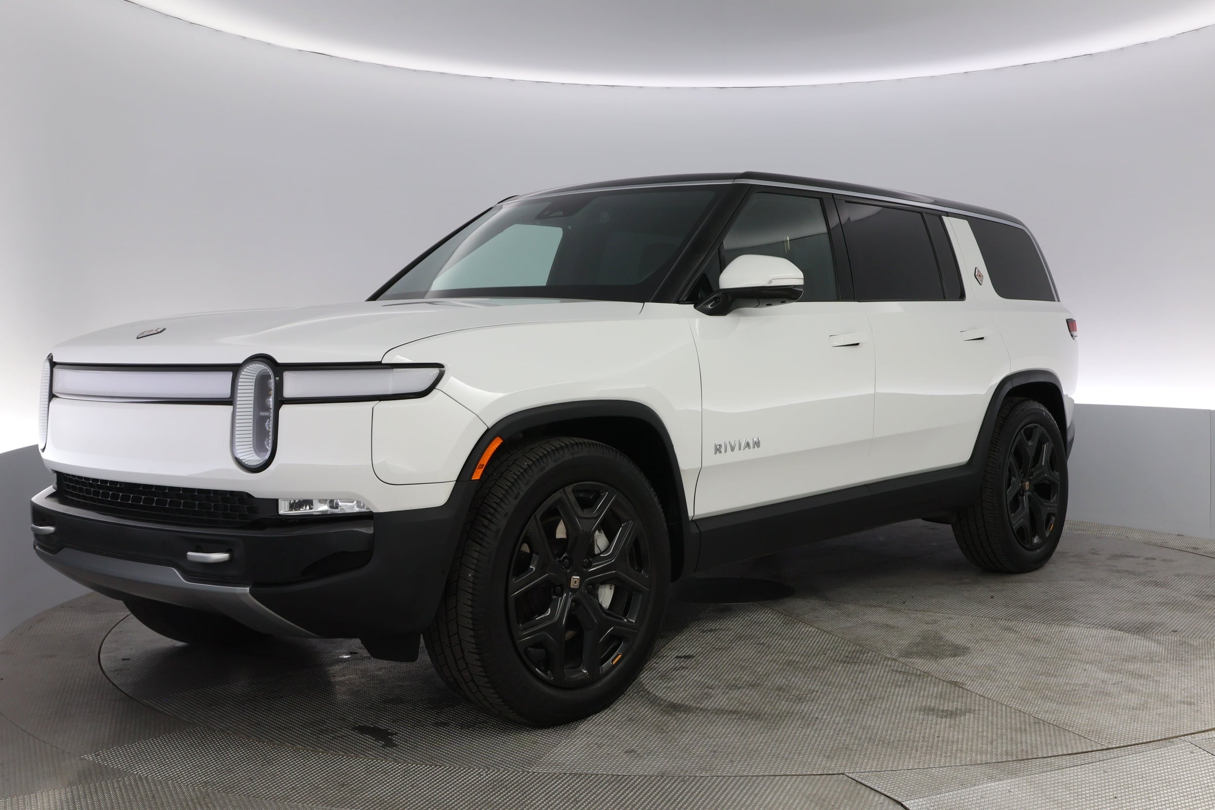 2023 Rivian R1S