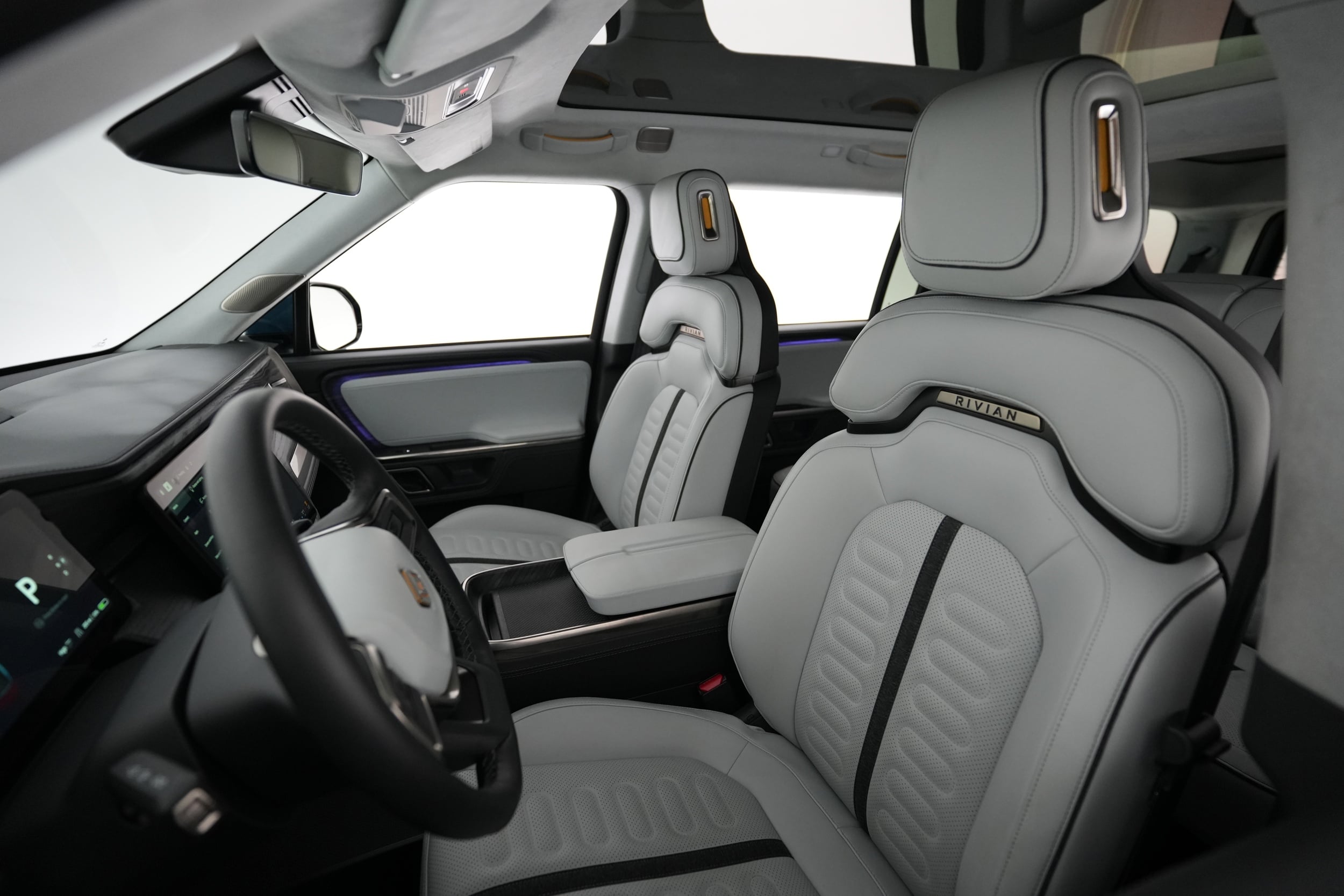 2024 Rivian R1S